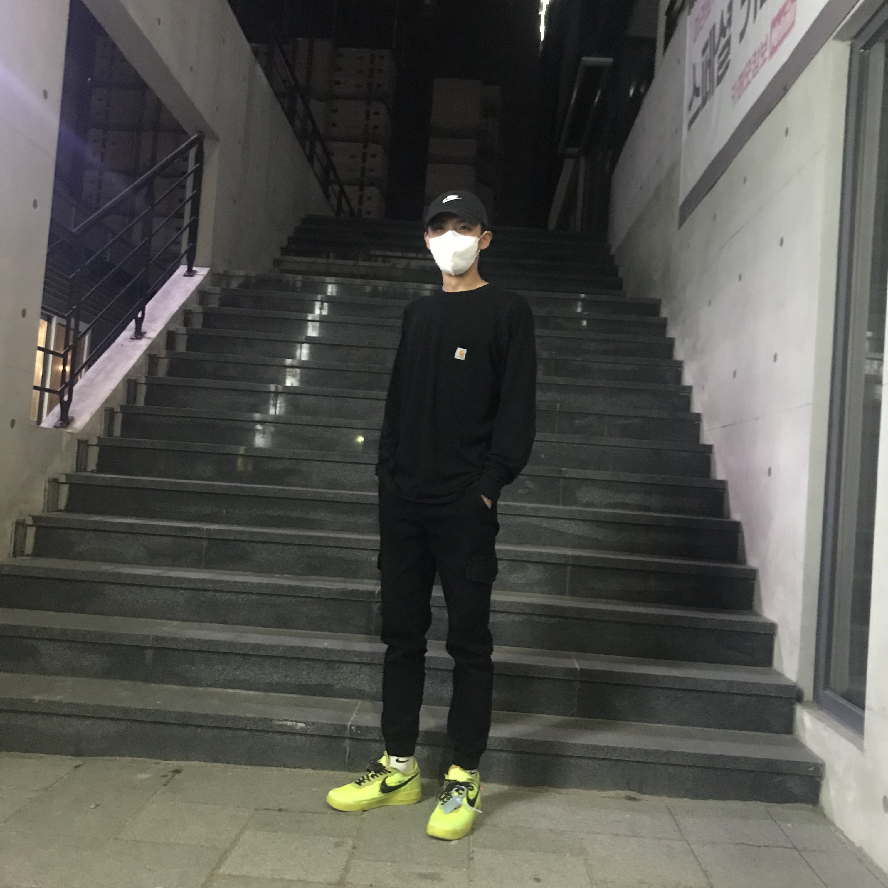 Nike x Off-White Air Force 1 Low Volt 착용 스타일