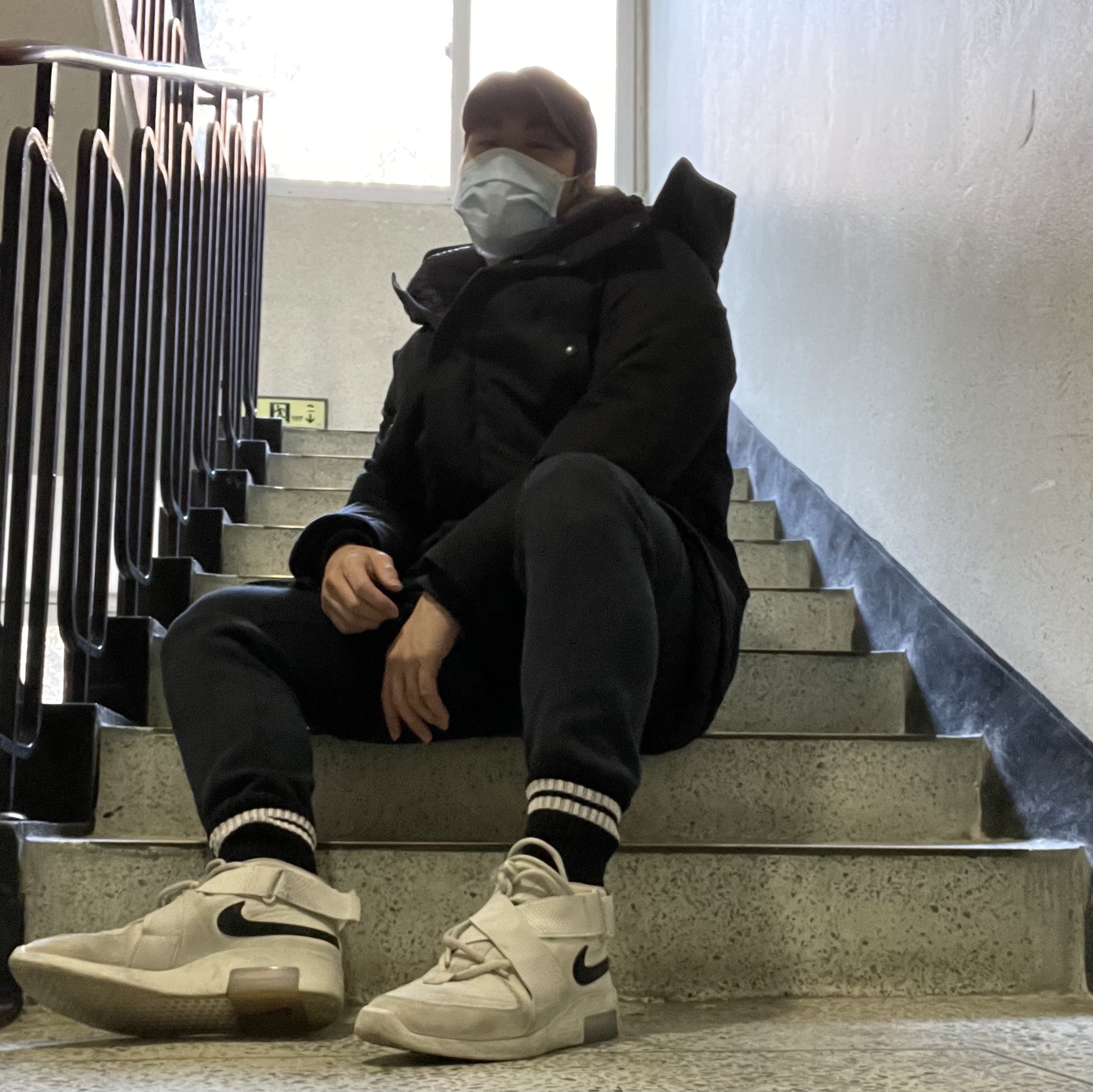 Nike x Fear of God Air Fear of God Raid Light Bone 착용 스타일