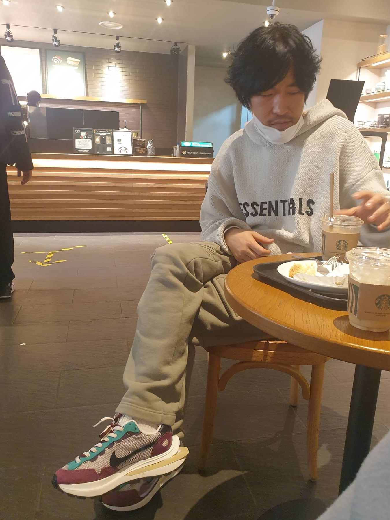 Nike x Sacai VaporWaffle String & Black Villain Red, Essentials Knit Hoodie Oatmeal - 20FW 착용 스타일