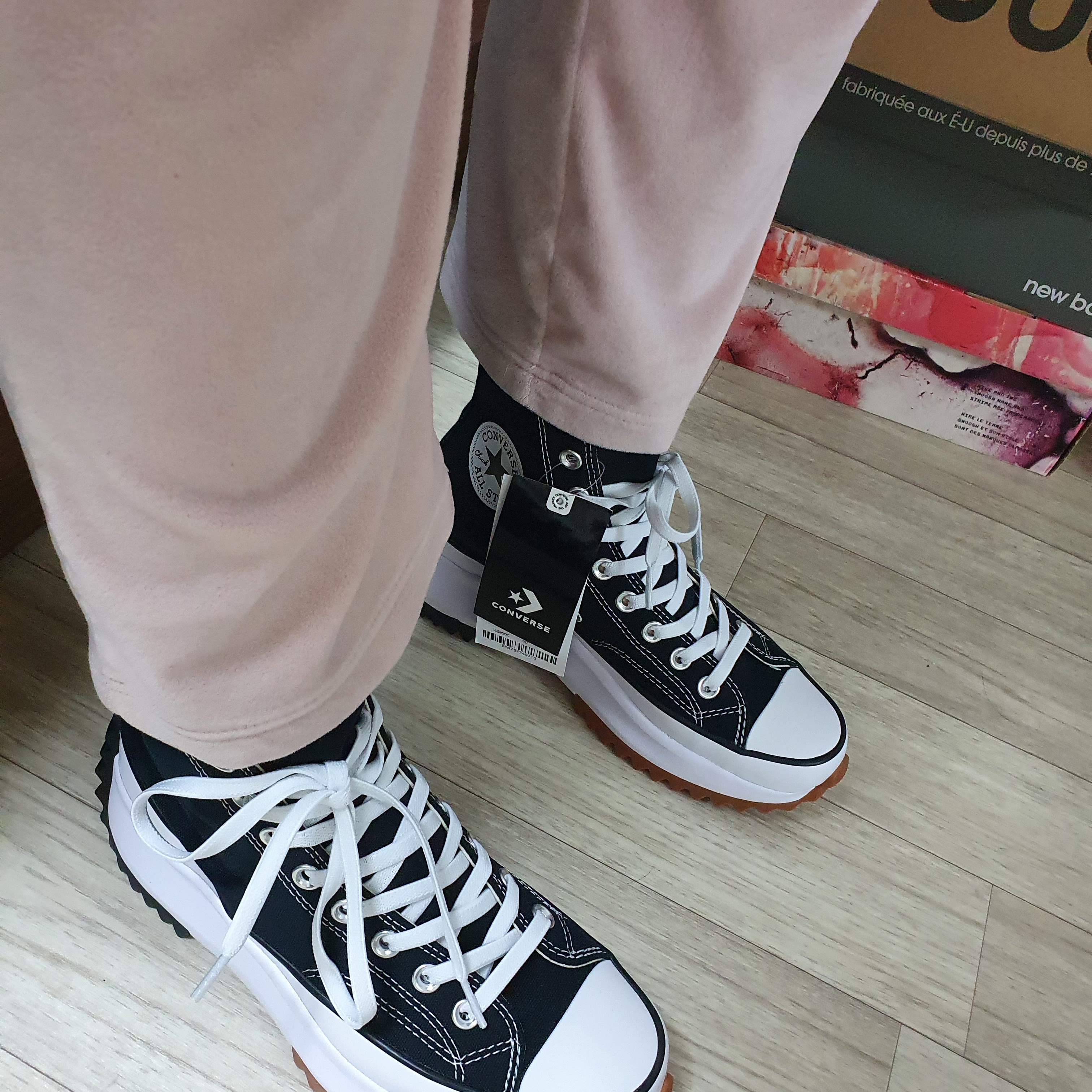 Converse Run Star Hike Hi Black White Gum 착용 스타일 - 2