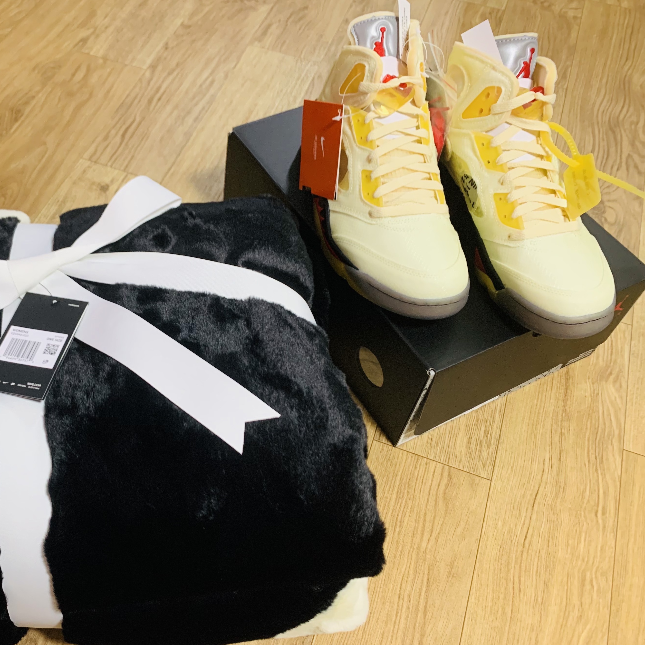 Jordan 5 x Off-White Retro SP Sail Fire Red 착용 스타일