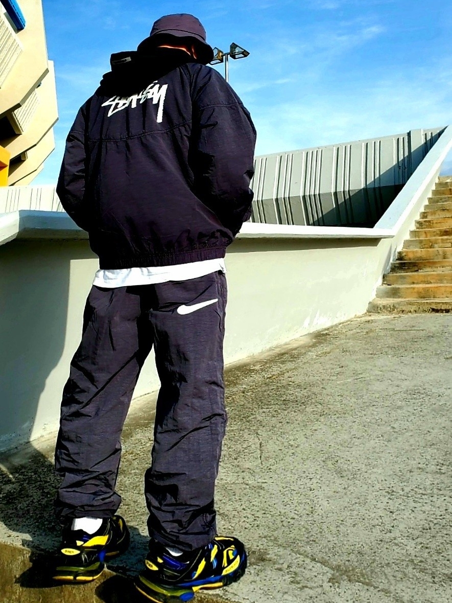 Balenciaga Track Sneakers Black Yellow Blue, Nike x Stussy Windrunner Jacket Off Noir 착용 스타일 - 1