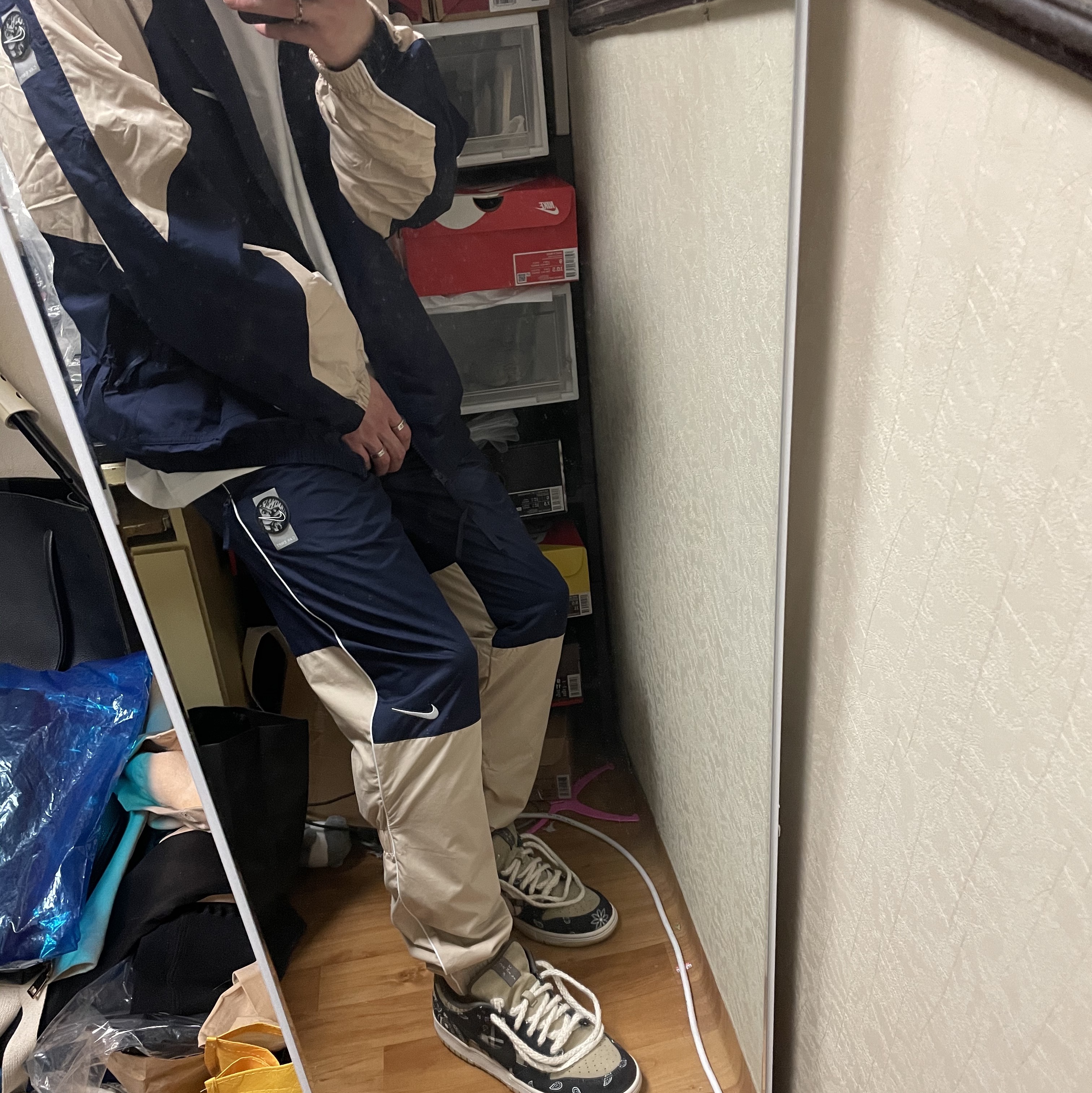 Nike x Travis Scott SB Dunk Low, Nike x Cav Empt Track Jacket Navy 착용 스타일 - 1