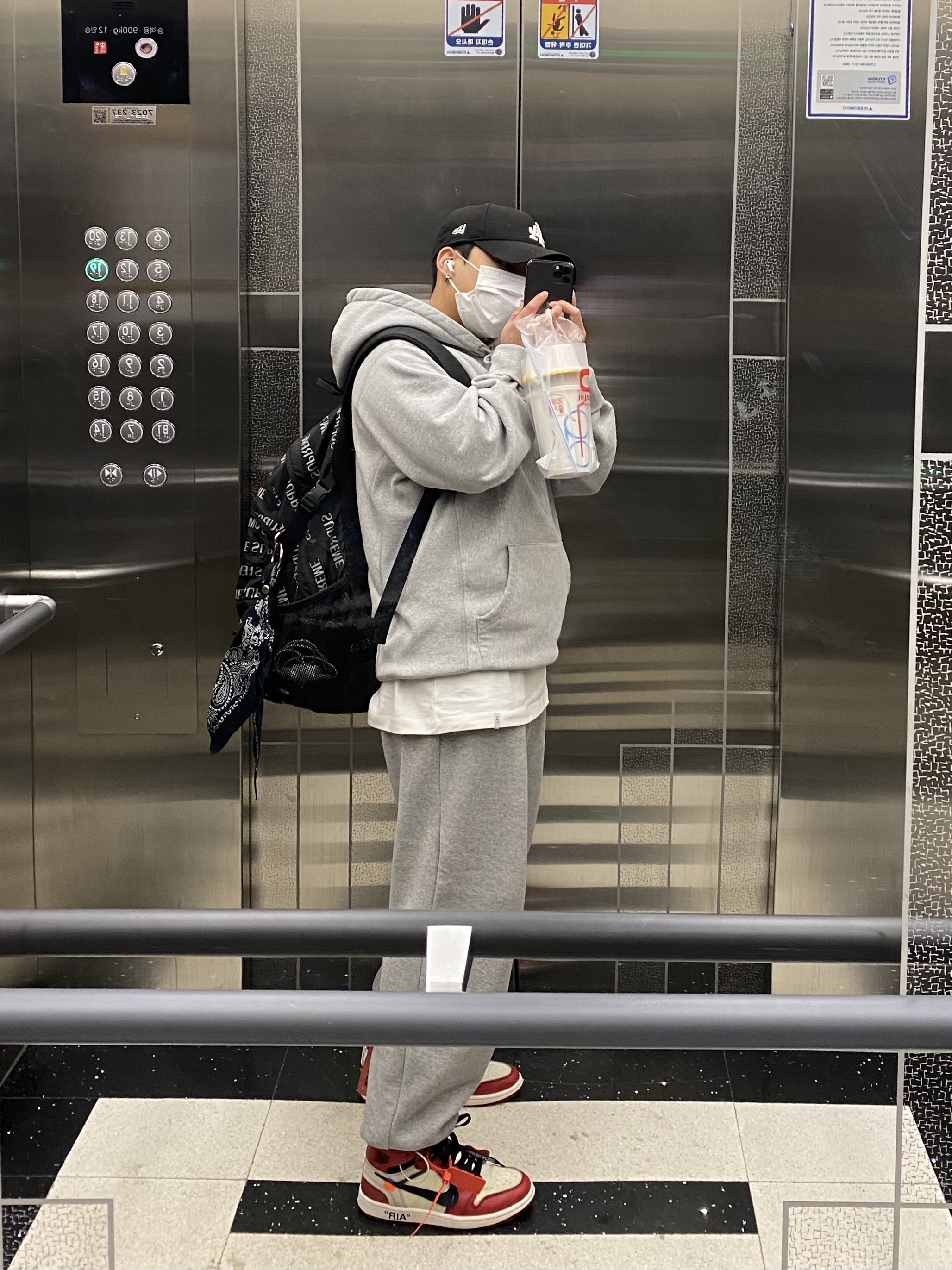 Jordan 1 x Off-White Retro High Chicago The Ten 착용 스타일