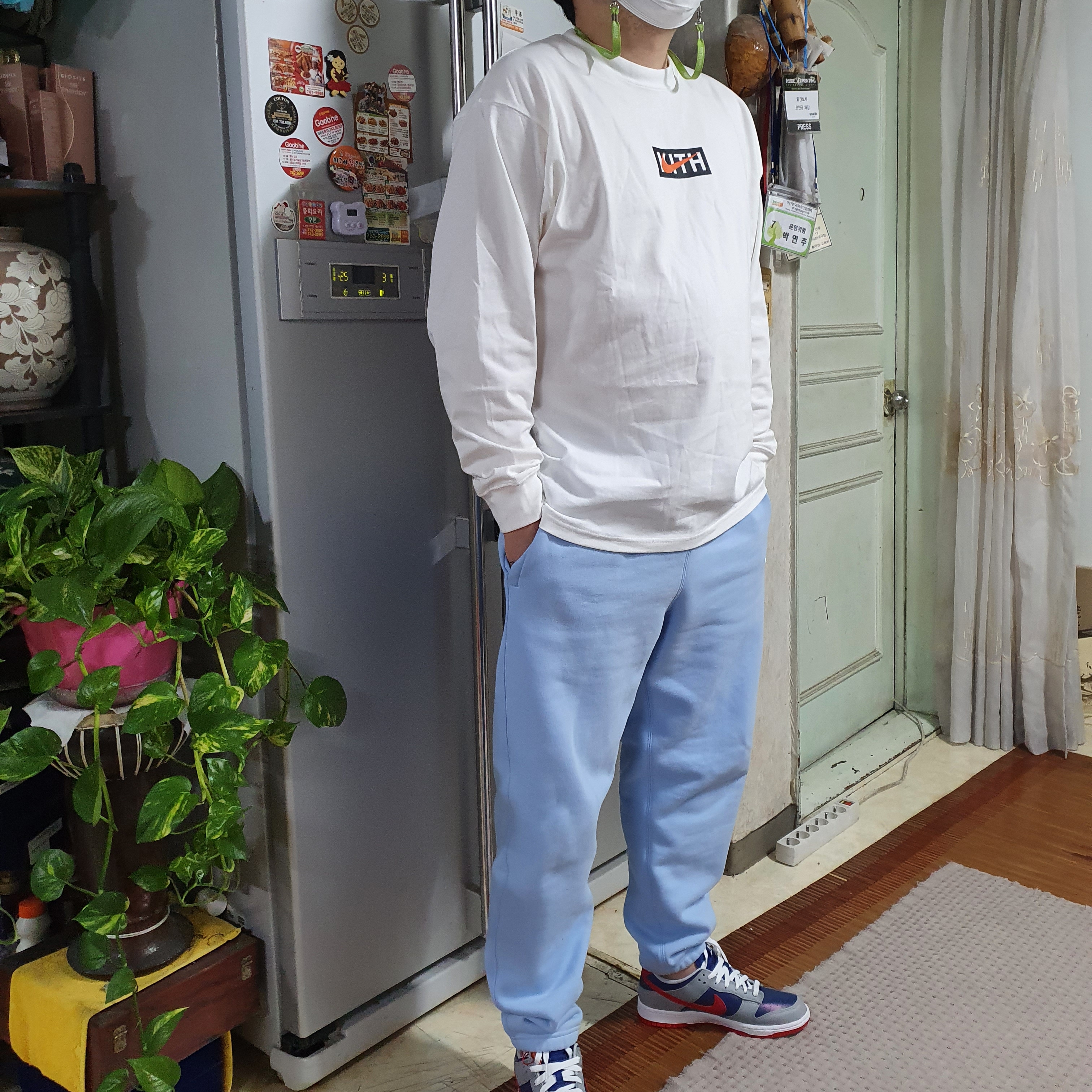 Nike Dunk Low SP Samba 2020, Nike x Kith New York Knicks LS T-Shirt White 착용 스타일