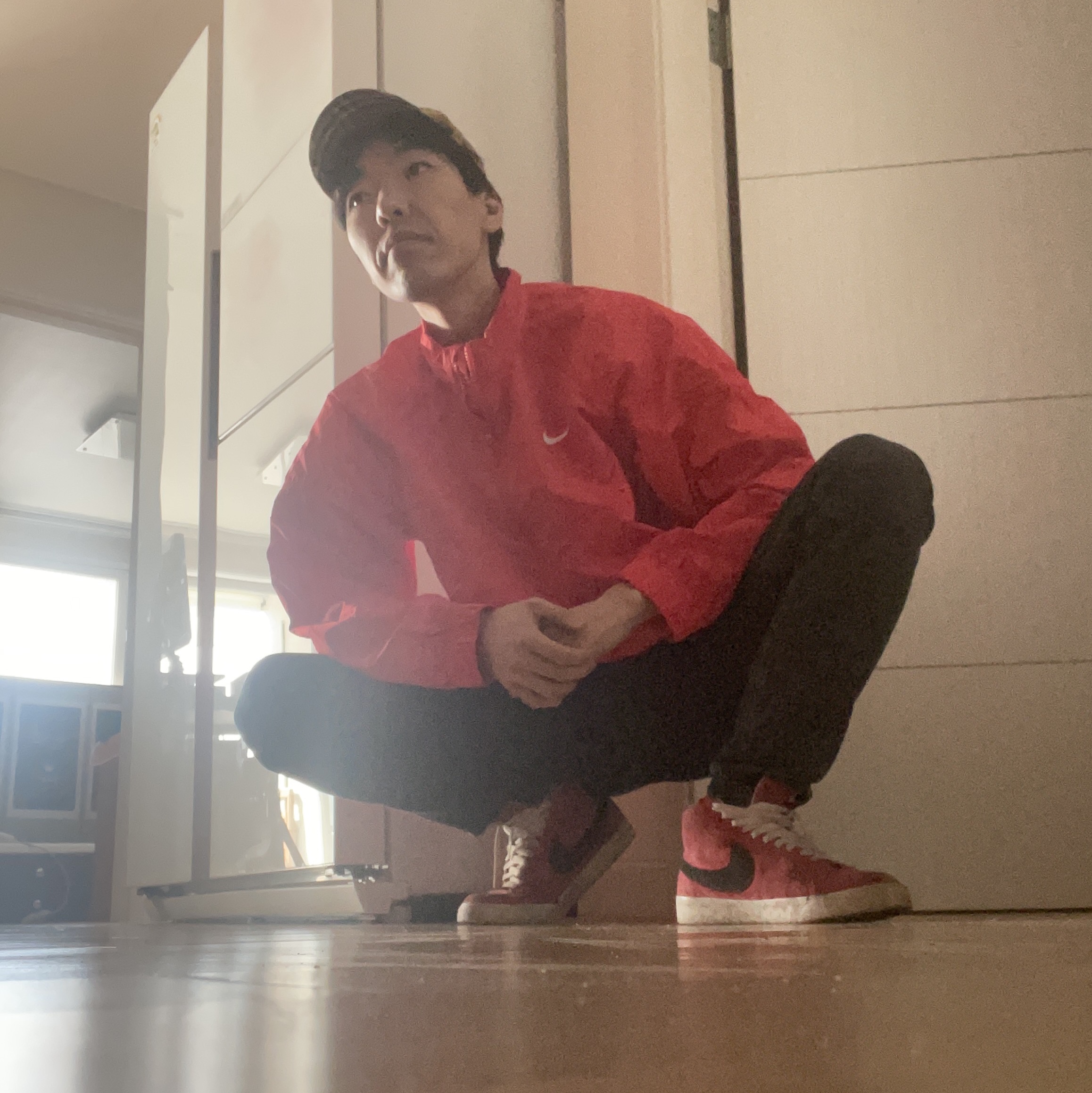 Nike x Stussy Windrunner Jacket Habanero Red 착용 스타일