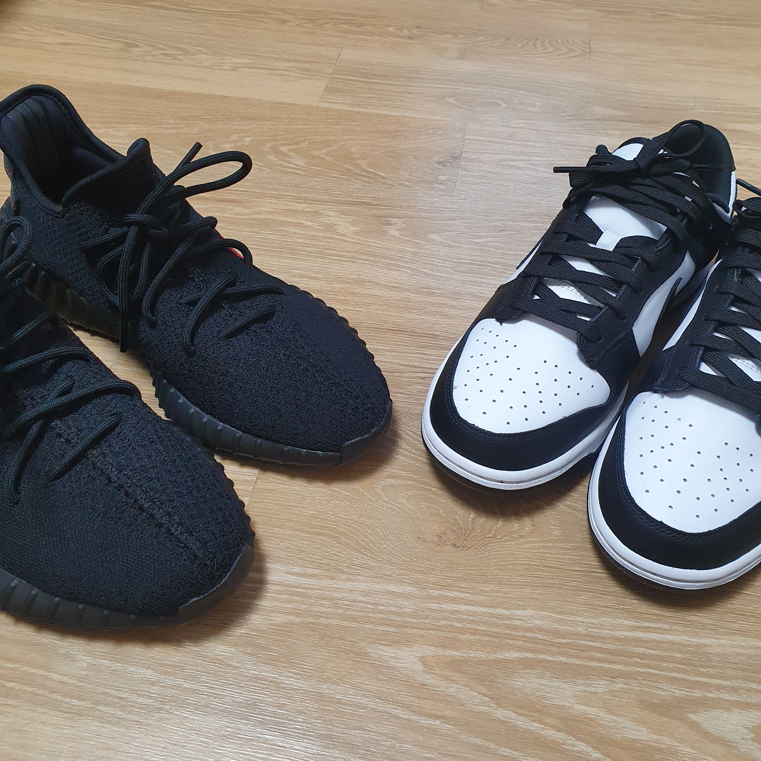 Adidas Yeezy Boost 350 V2 Black Red 2020, Nike Dunk Low Retro Black 착용 스타일