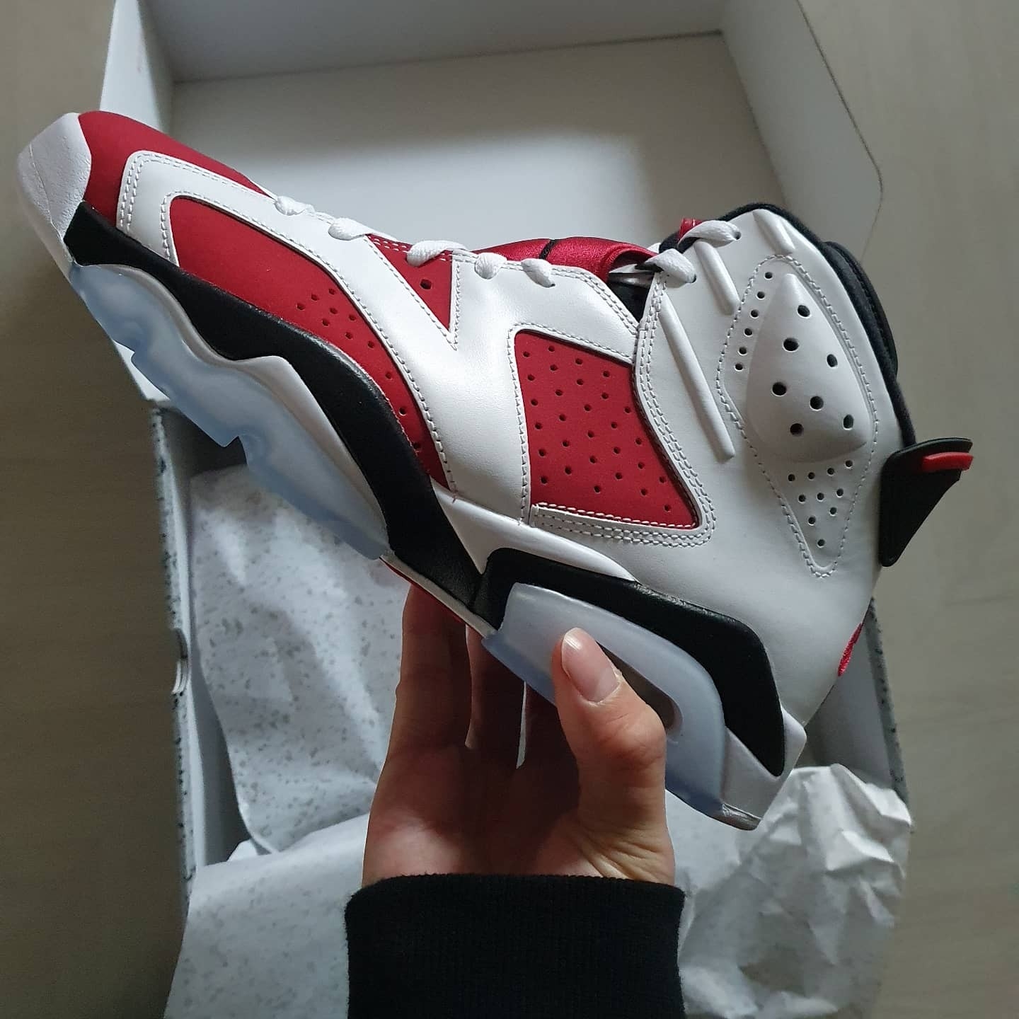Jordan 6 Retro Carmine 2021 착용 스타일 - 1