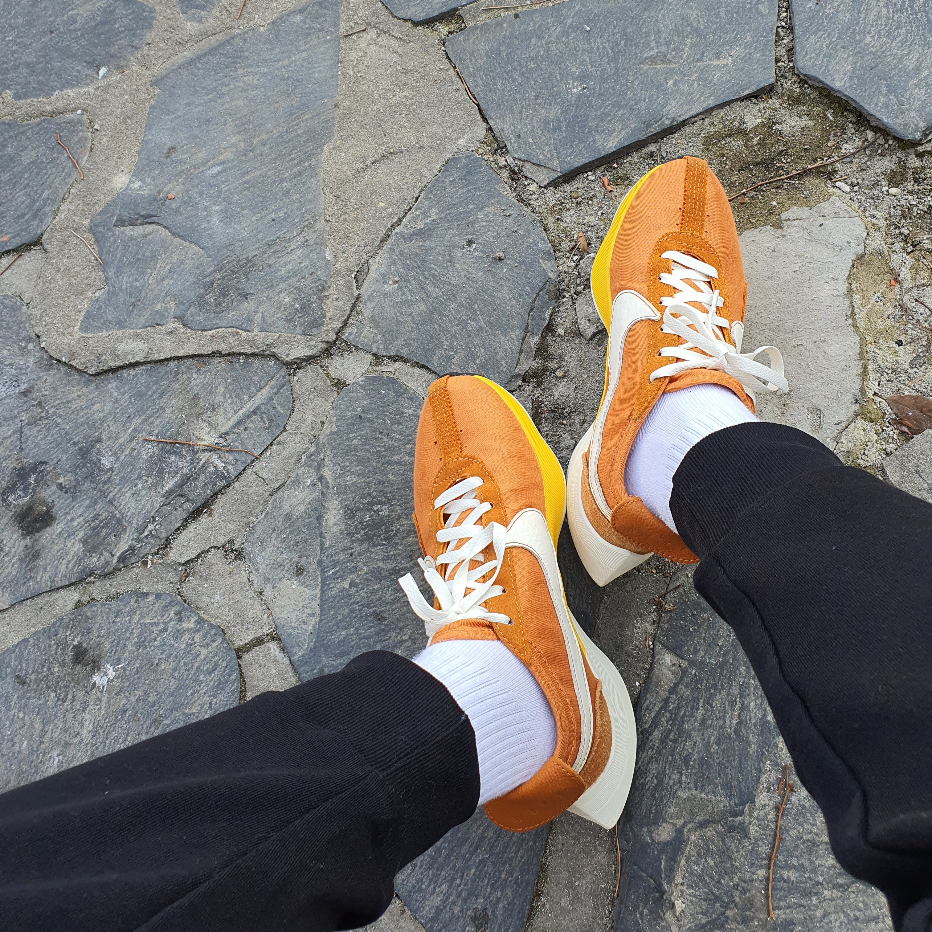 Nike Moon Racer Monarch 착용 스타일