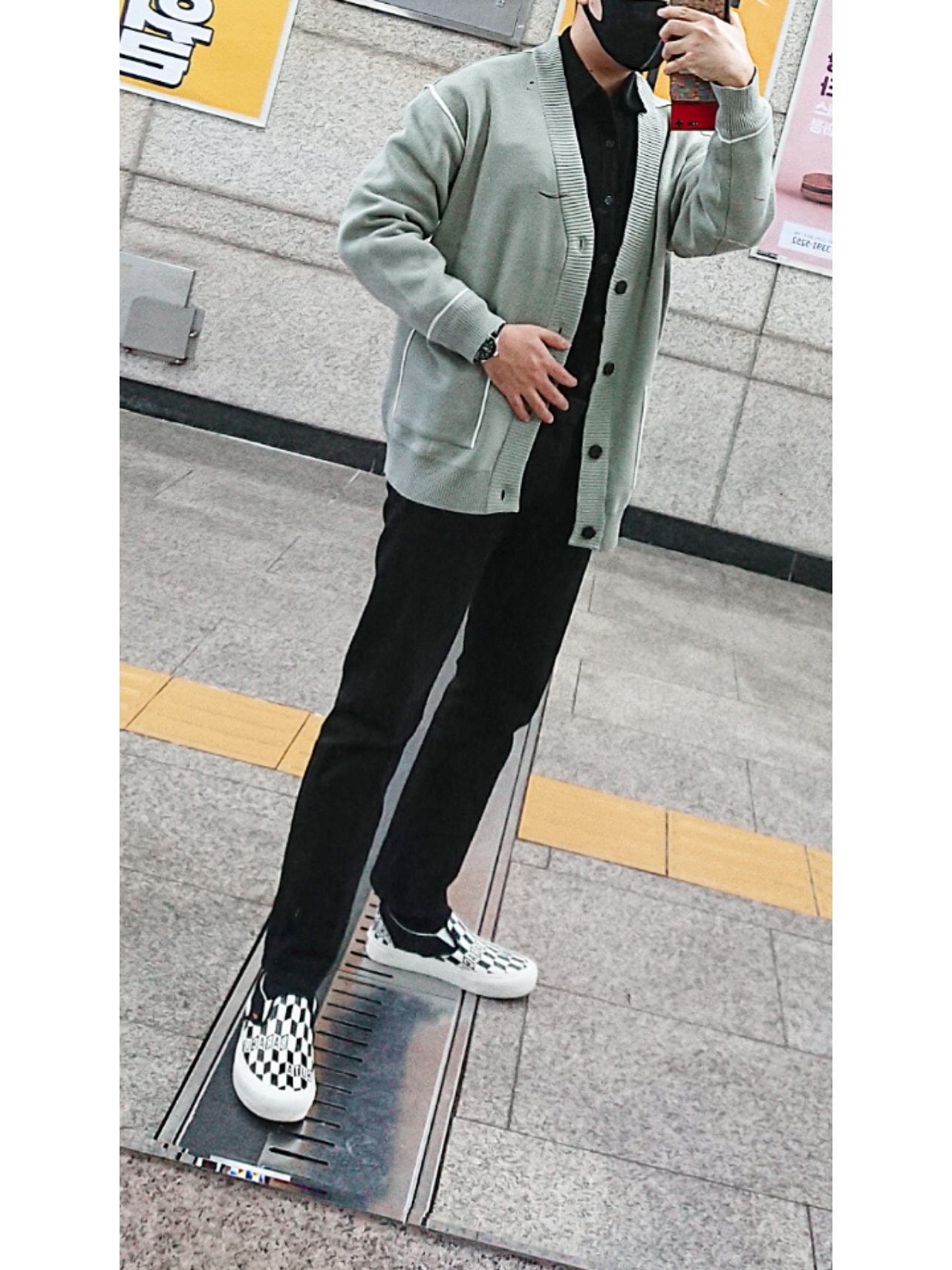 Vans Vault x Baracuta Classic Slip-On VLT LX Black Checkerboard 착용 스타일