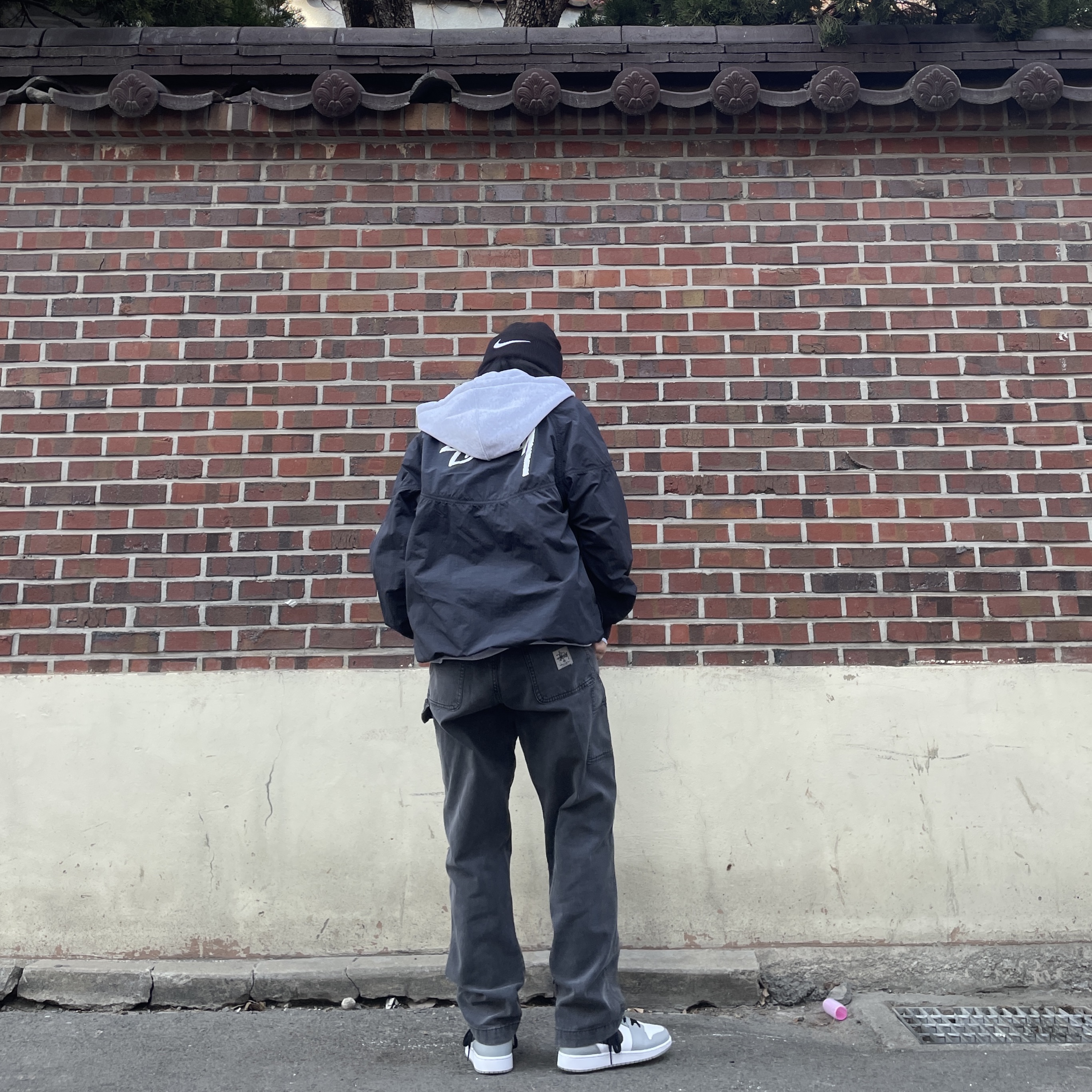 (GS) Jordan 1 Mid Light Smoke Grey, Nike x Stussy Windrunner Jacket Off Noir 착용 스타일