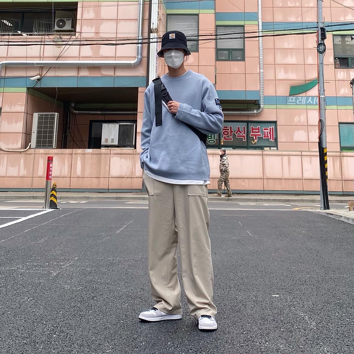 Jordan 1 Retro High OG Light Smoke Grey 착용 스타일 - 1