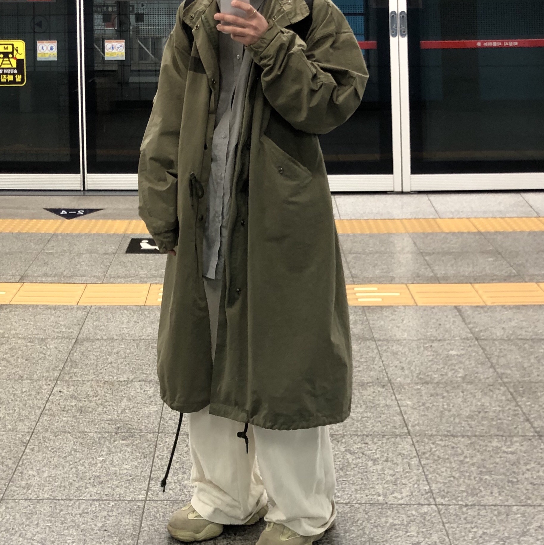 Adidas Yeezy 500 Super Moon Yellow 착용 스타일