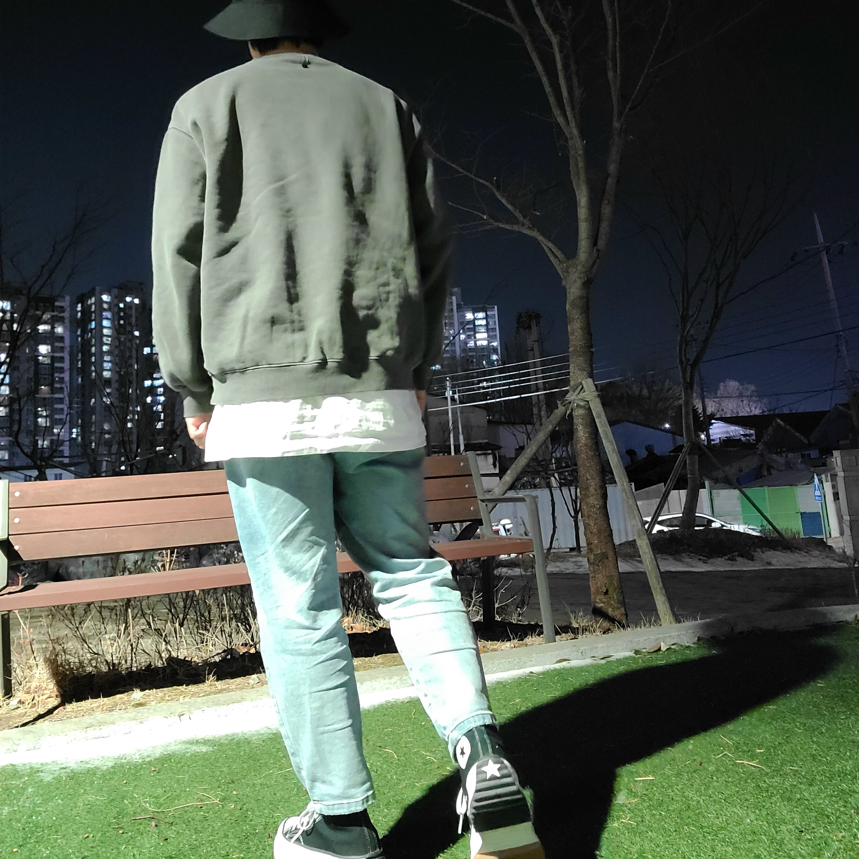 Converse Run Star Hike Hi Black White Gum 착용 스타일 - 1