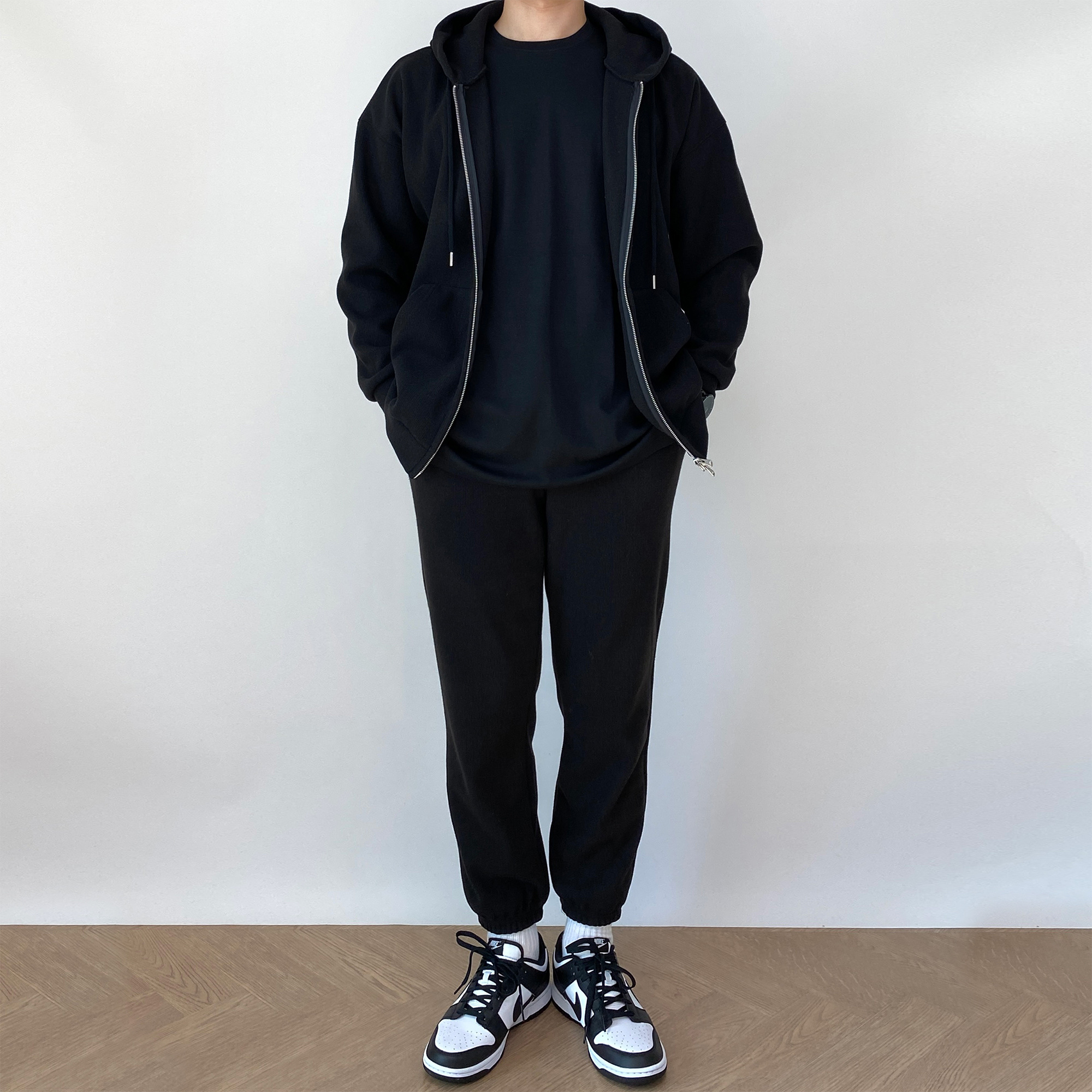 Nike Dunk Low Retro Black 착용 스타일 - 2