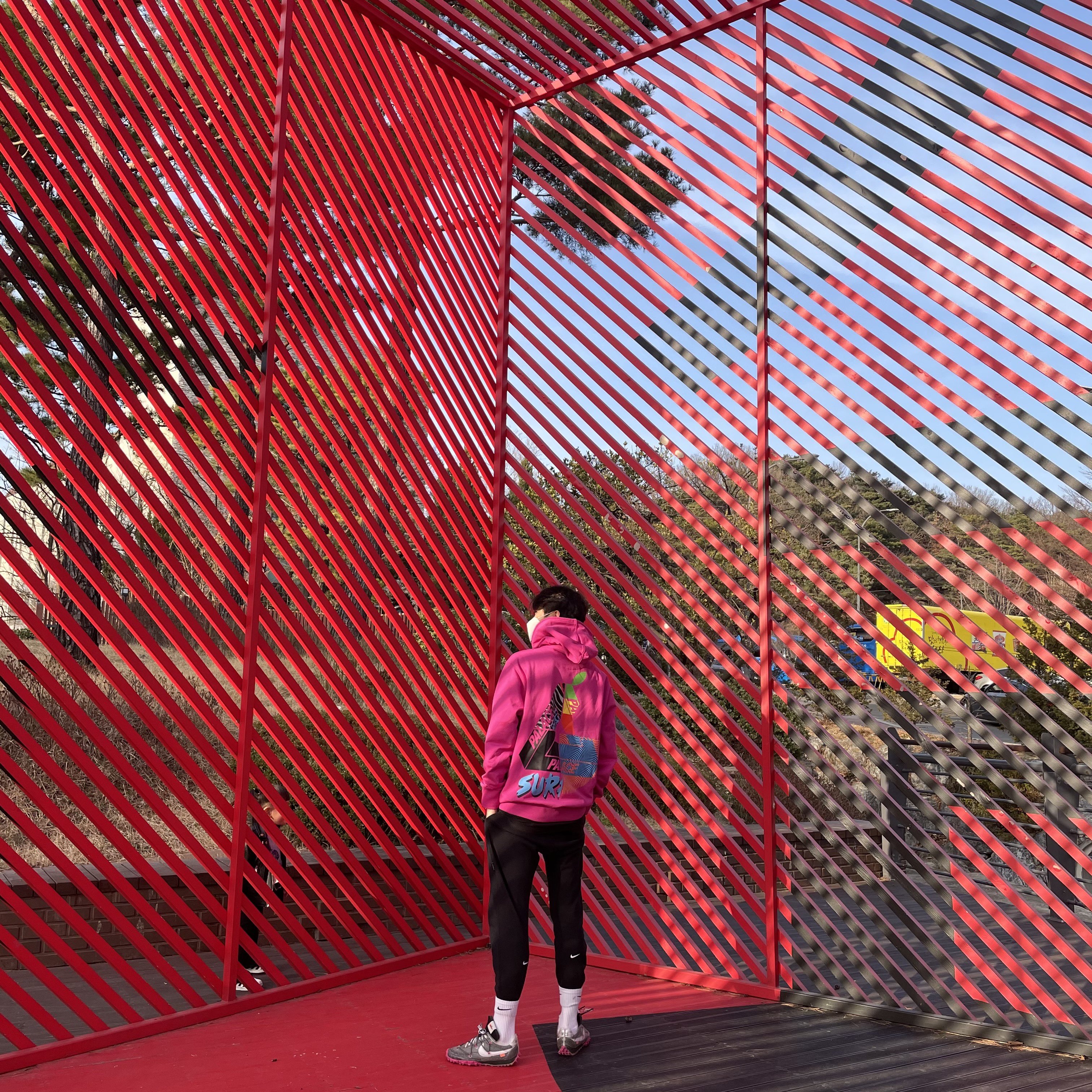 Palace Mix Up Hood Pink - 21SS, (W) Nike x Off-White Waffle Racer Black 착용 스타일 - 1