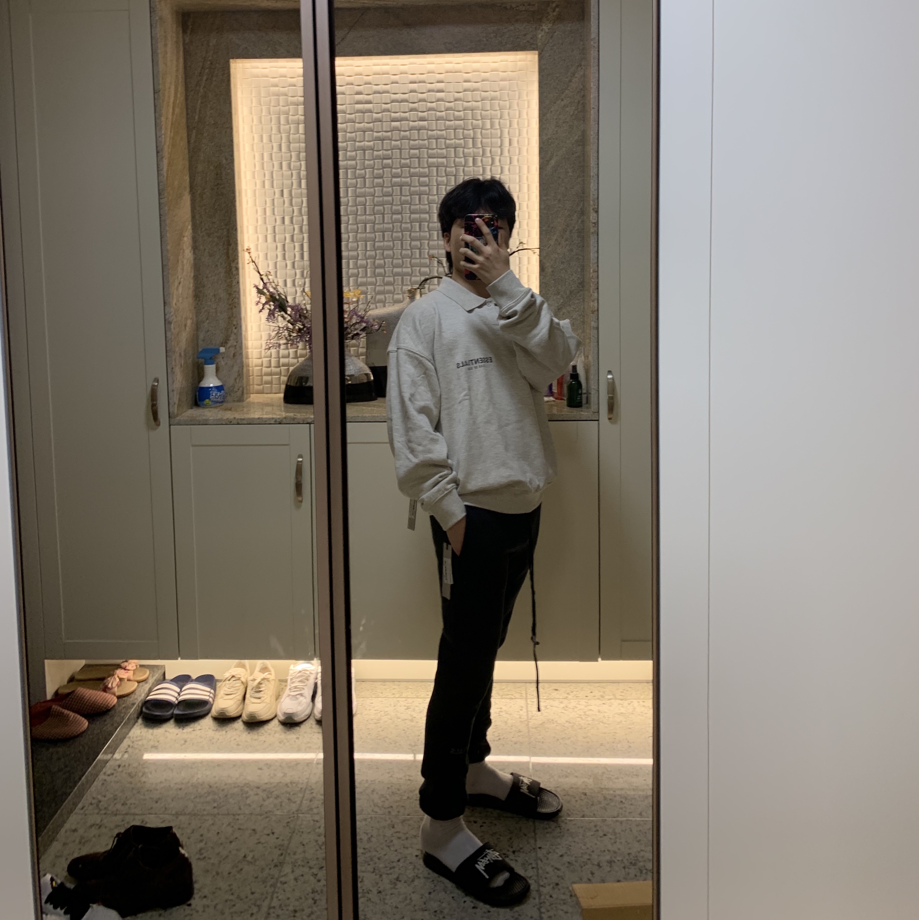 Essentials Long Sleeve Boxy Polo Oatmeal/Oatmeal Heather/Light Heather Oatmeal - 20FW, Essentials Sweatpants Dark Slate/Black 2020 착용 스타일