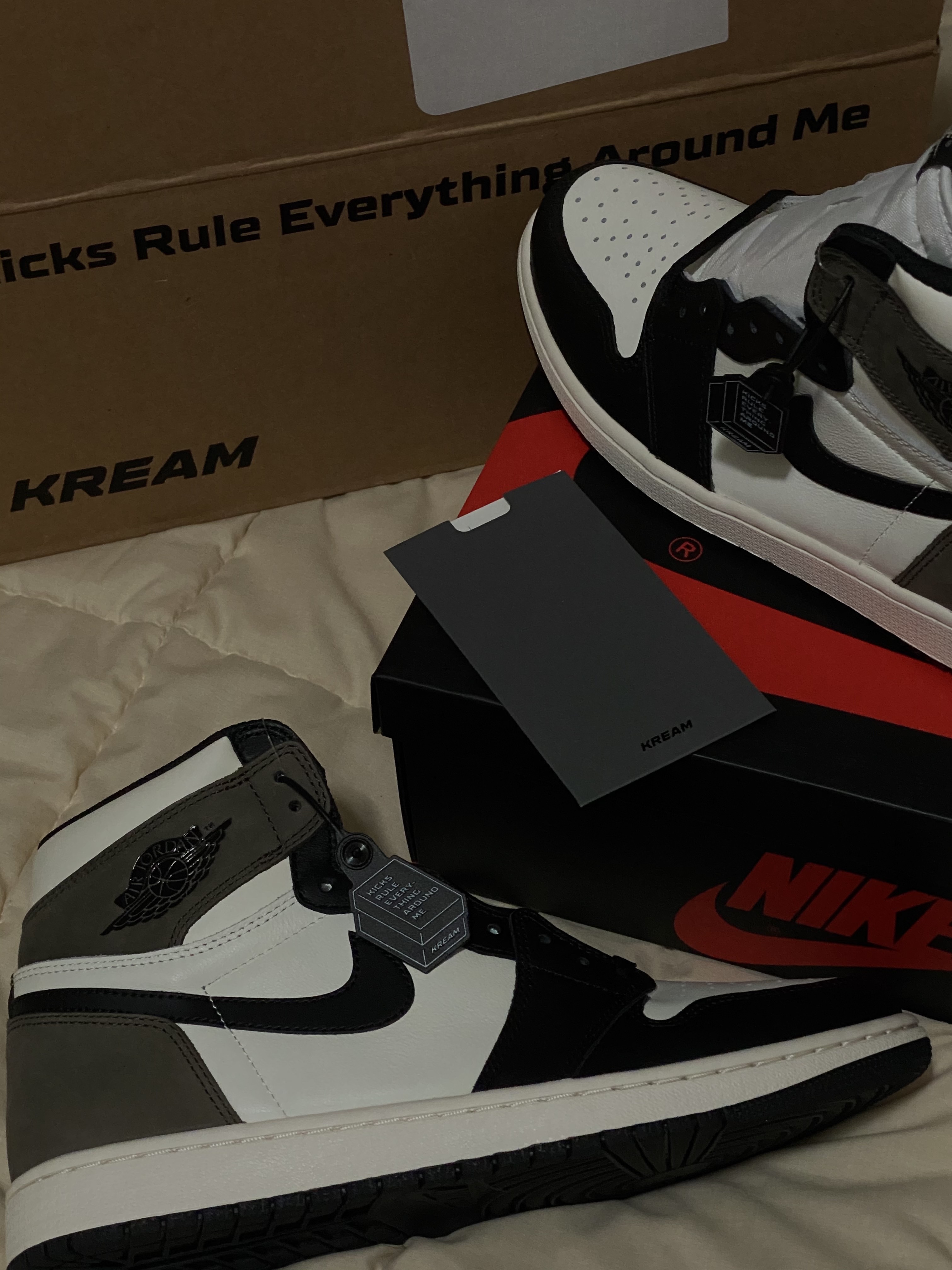 Jordan 1 Retro High OG Black Mocha 착용 스타일