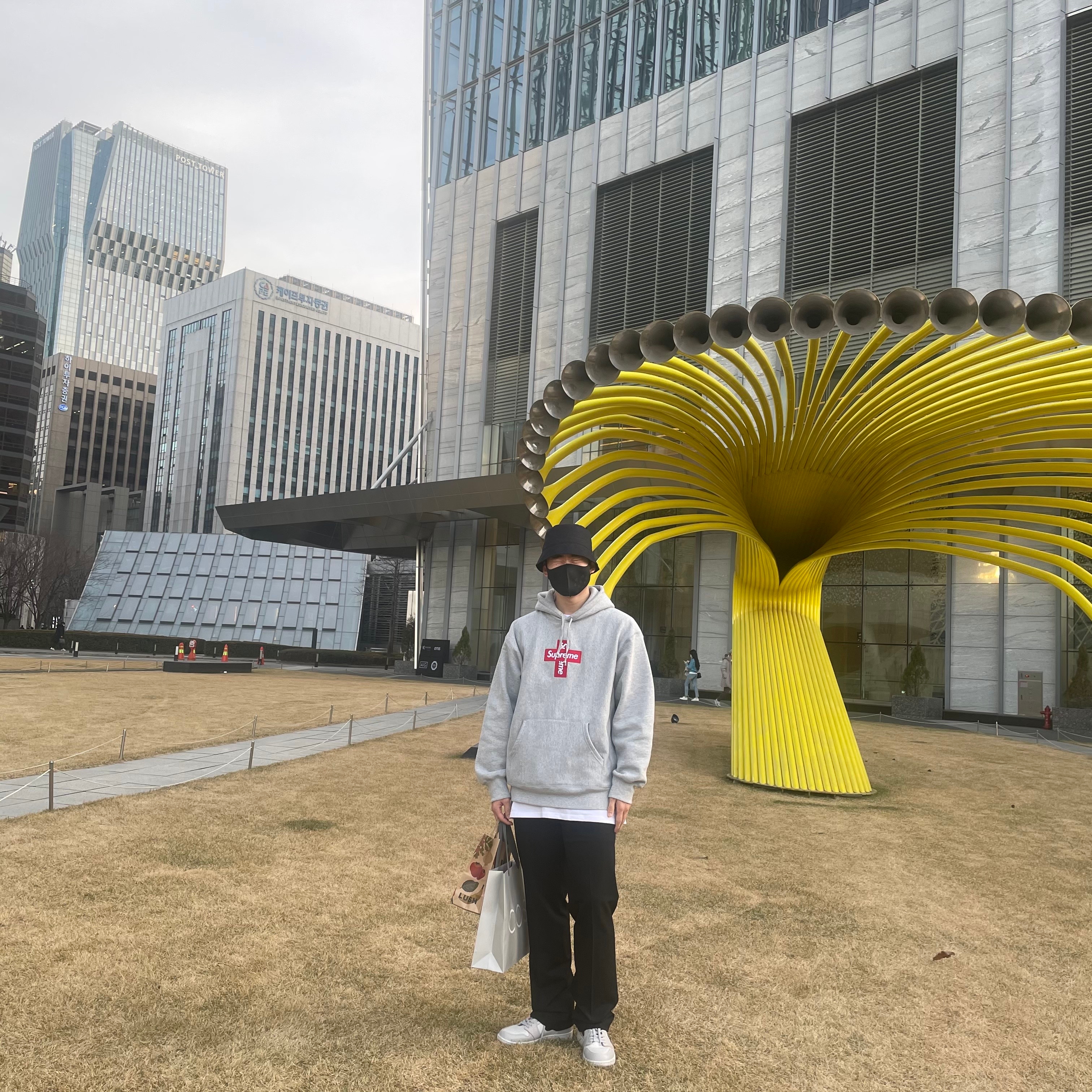 Supreme Cross Box Logo Hooded Sweatshirt Heather Grey - 20FW, Jordan 1 Retro High OG Defiant SB NYC to Paris 착용 스타일 - 2