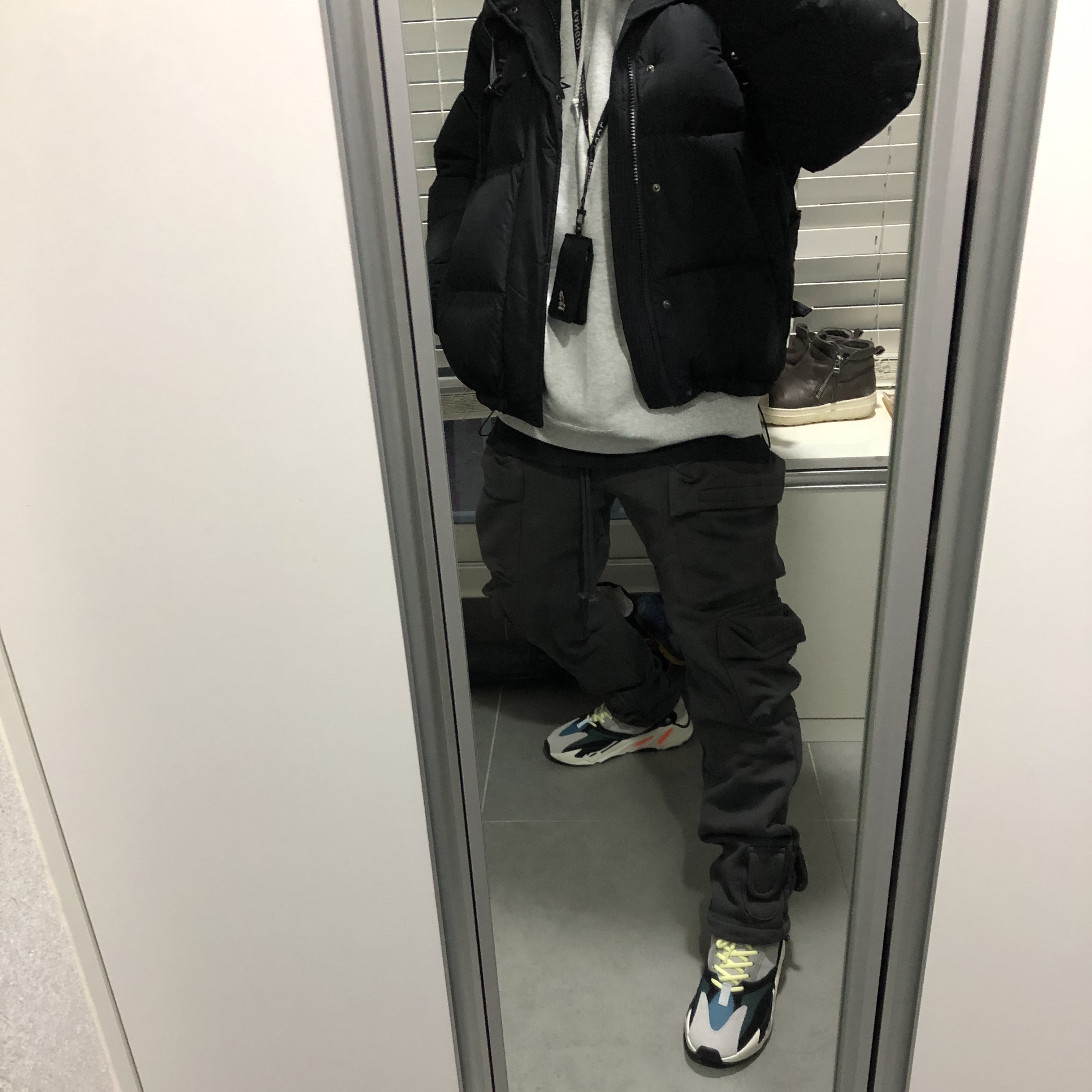 Adidas Yeezy Boost 700 Wave Runner Solid Grey 2017/2019 착용 스타일 - 1