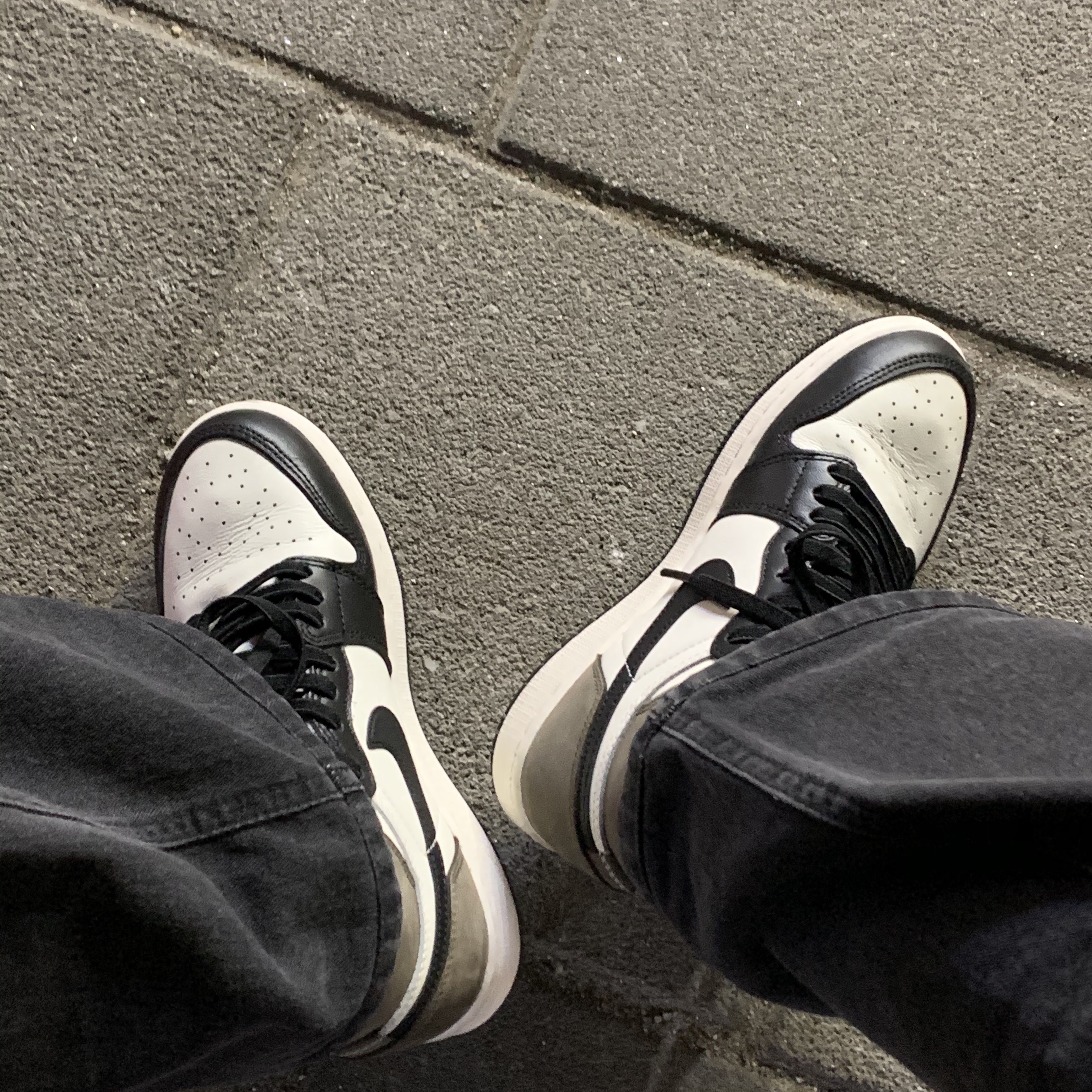 Jordan 1 Retro High OG Black Mocha 착용 스타일
