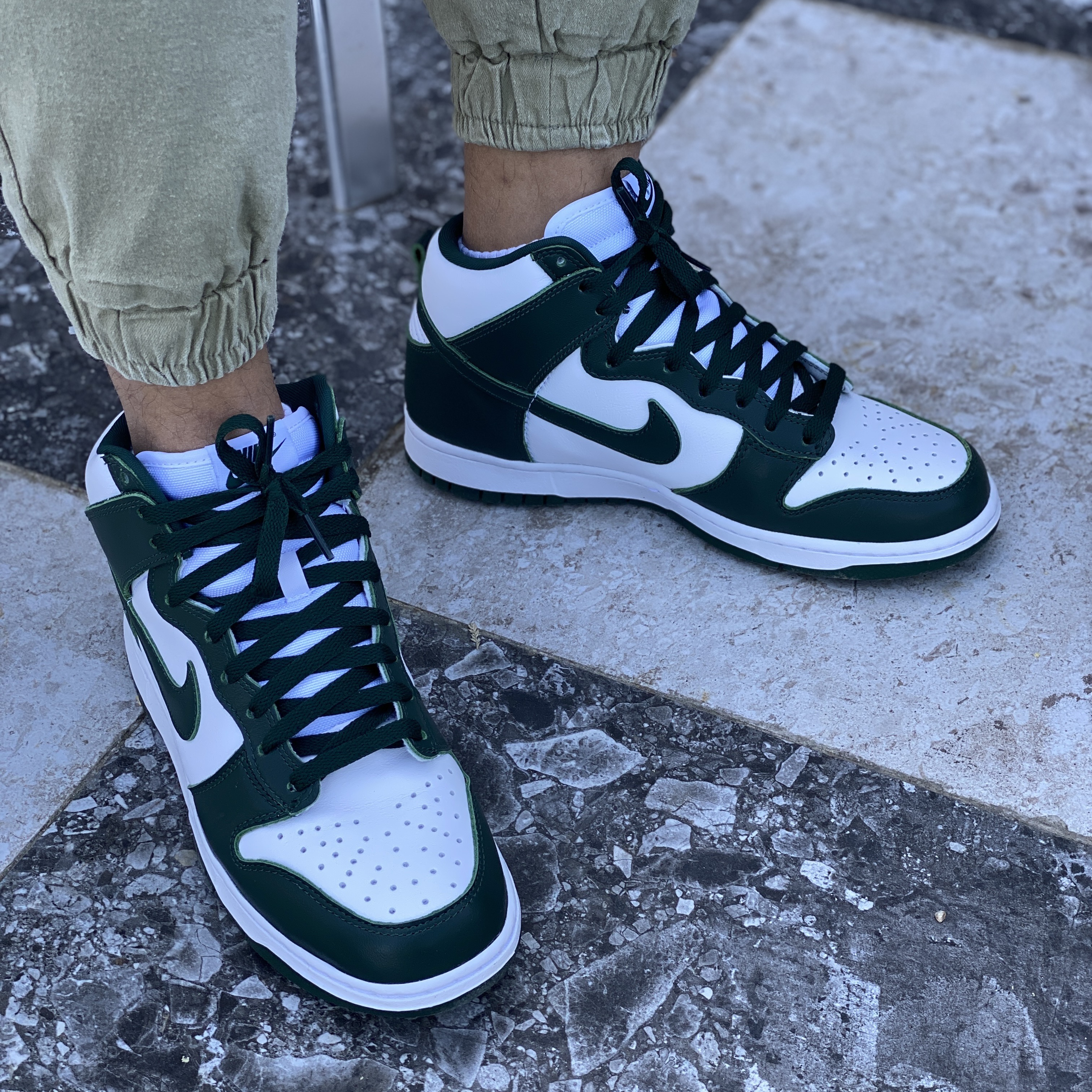 Nike Dunk High SP Spartan Green 착용 스타일 - 2