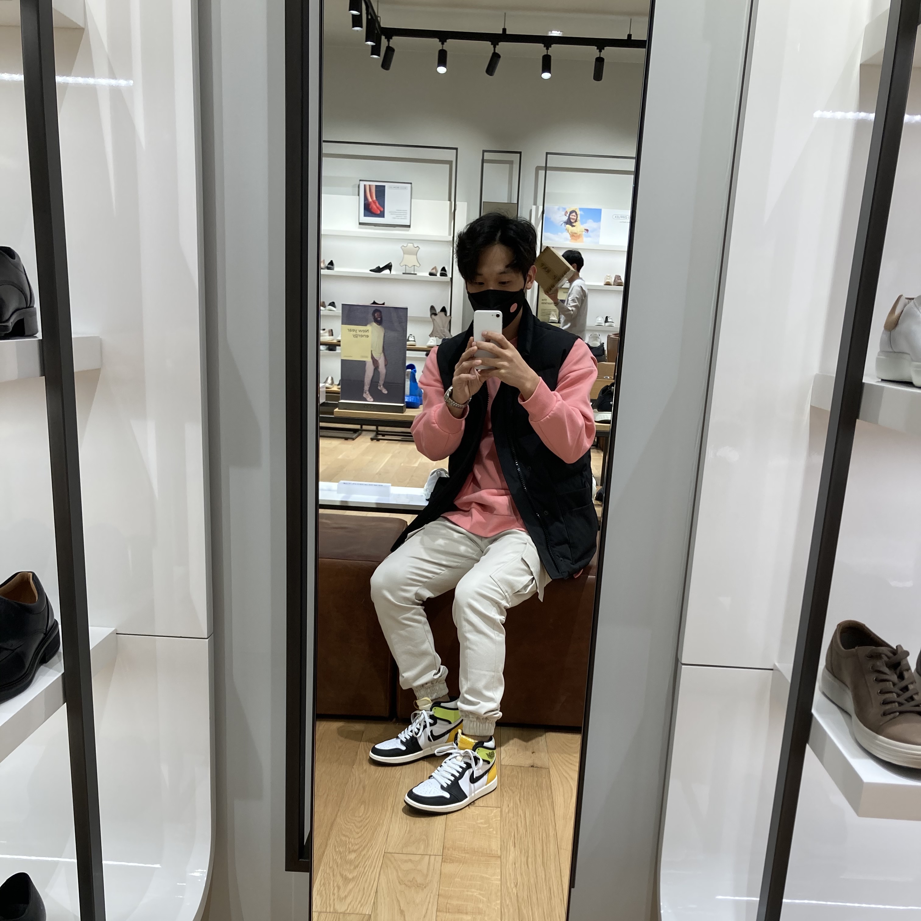 Jordan 1 Retro High OG Volt Gold 착용 스타일