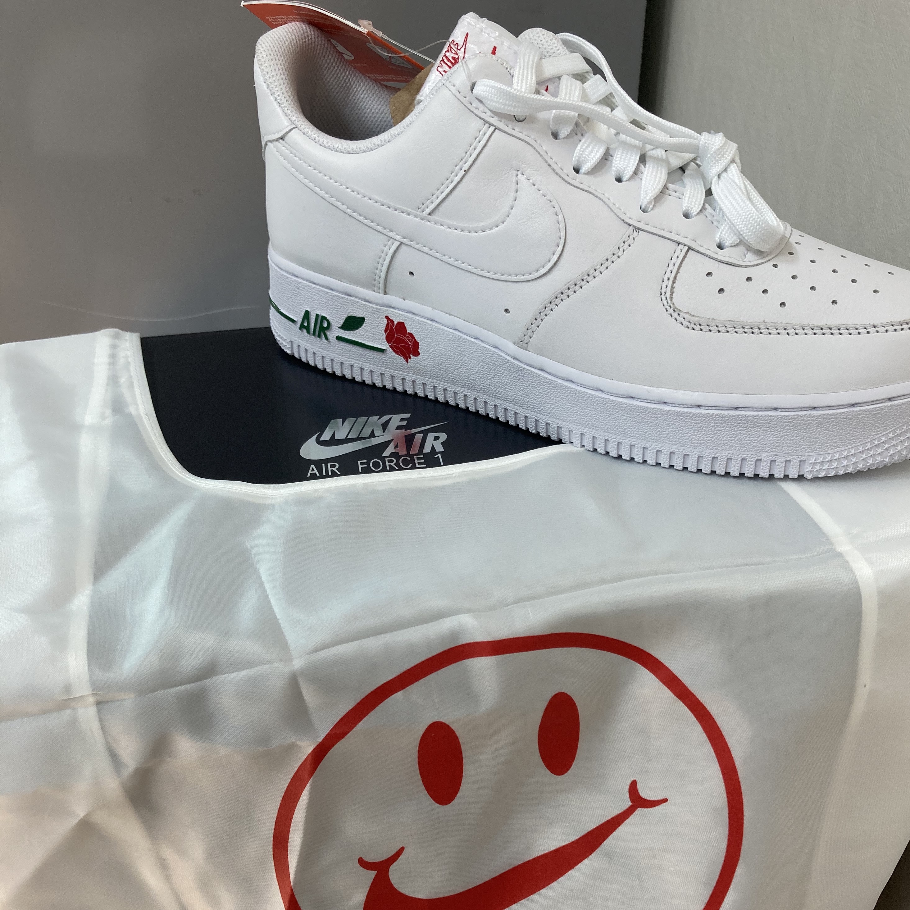 Nike Air Force 1 '07 LX White Bag 착용 스타일 - 2