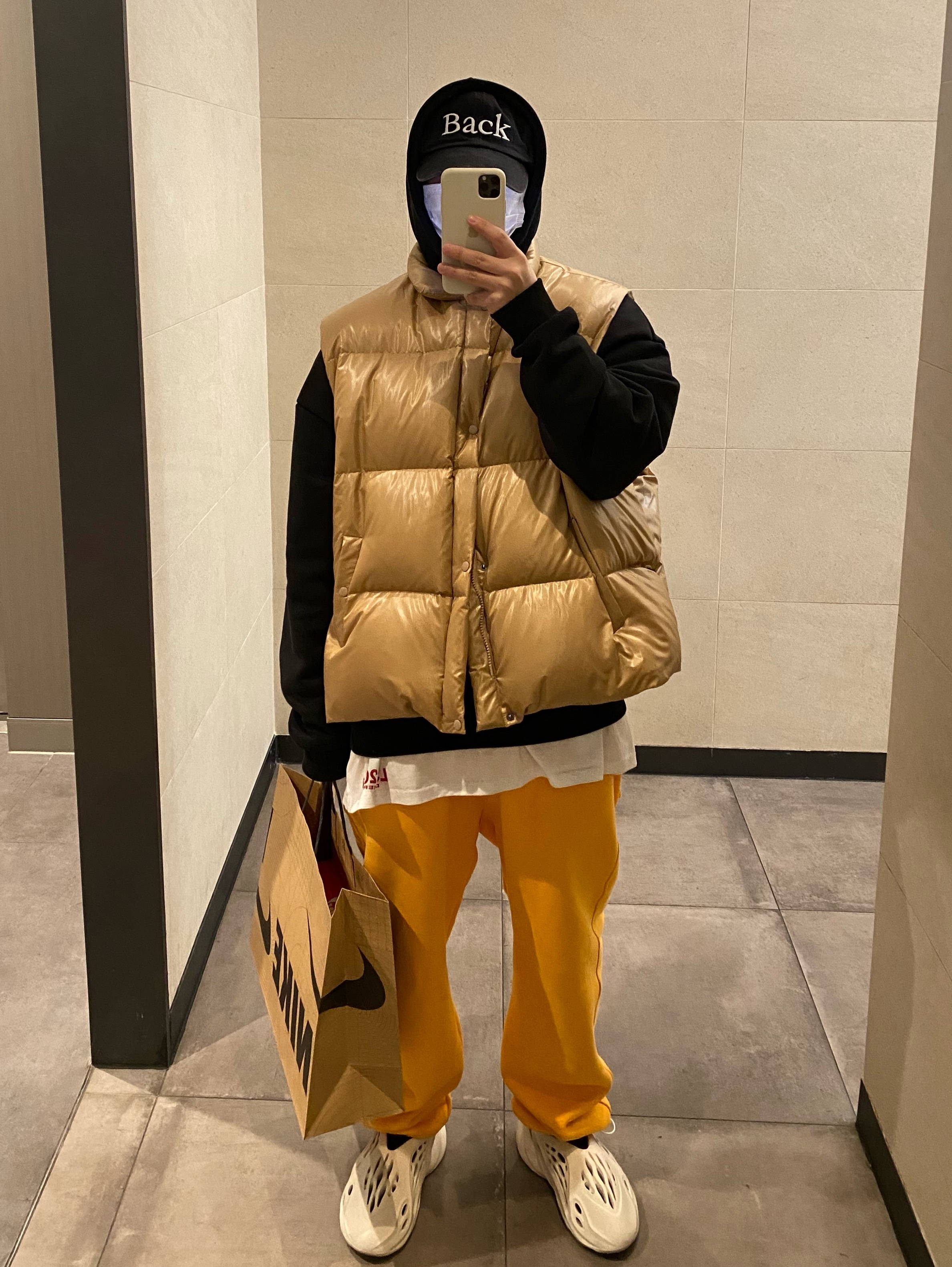 Adidas Yeezy Foam RNNR Ararat 착용 스타일