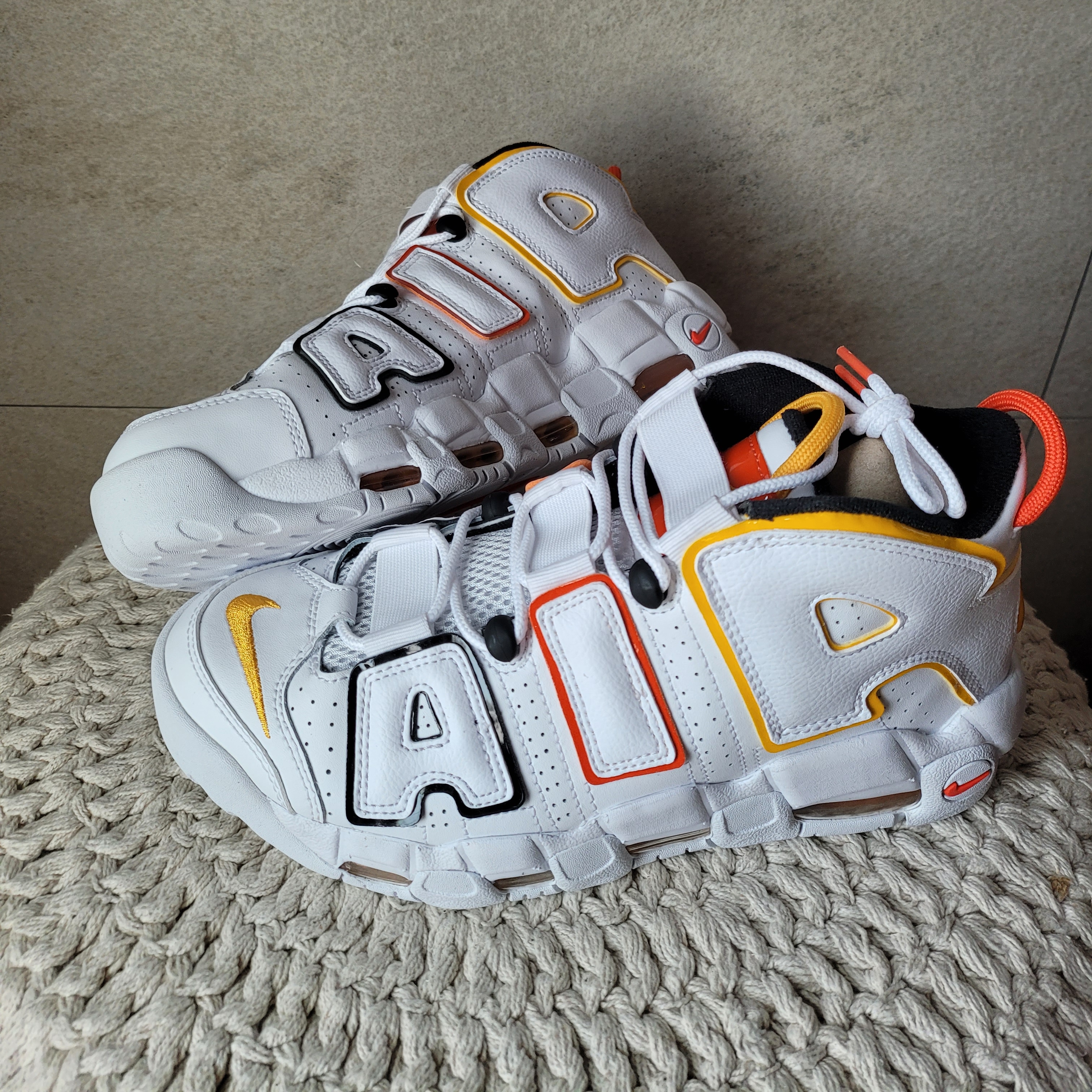 Nike Air More Uptempo Rayguns 착용 스타일