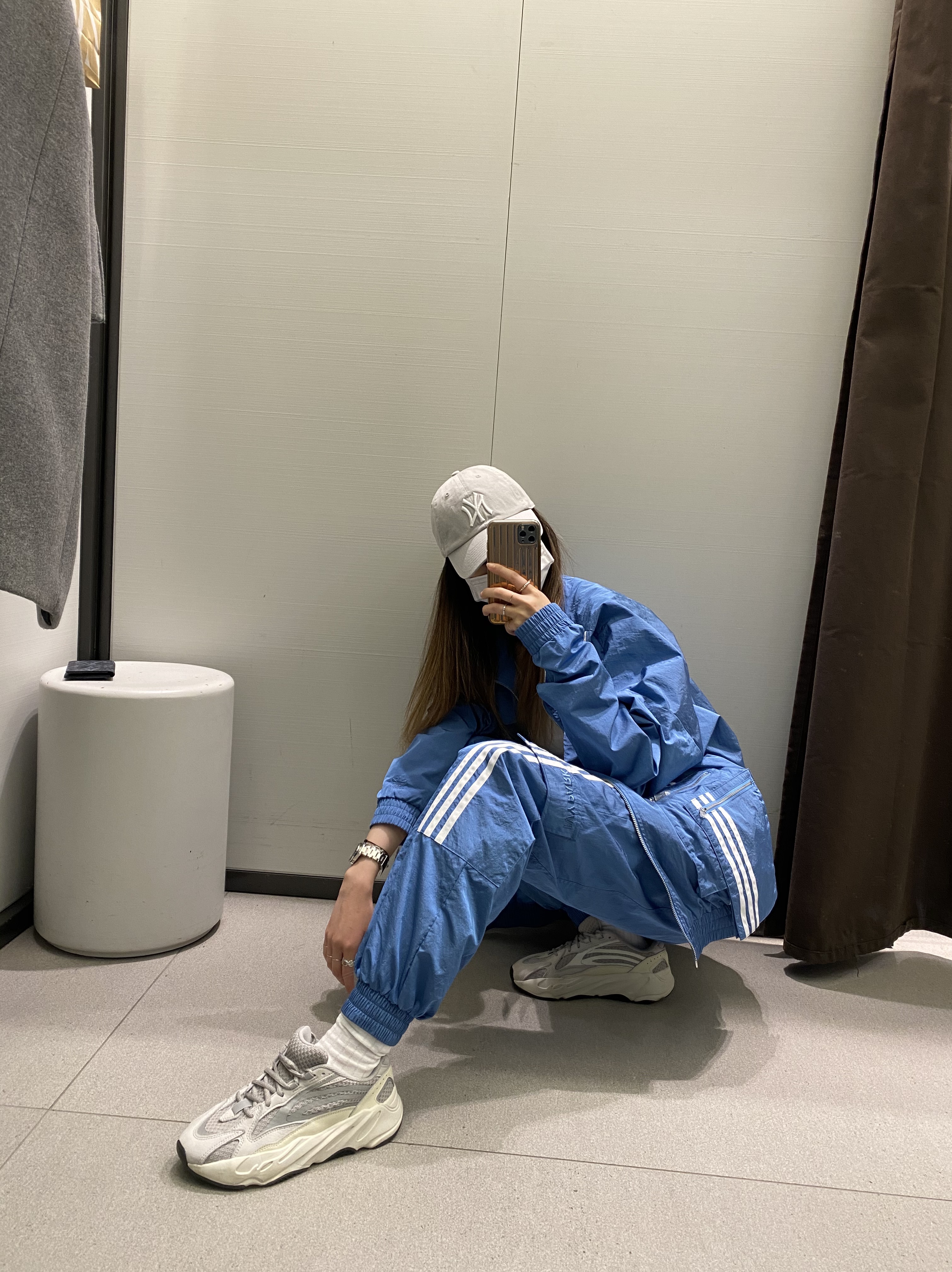 Adidas Yeezy Boost 700 V2 Static 2018 착용 스타일 - 1