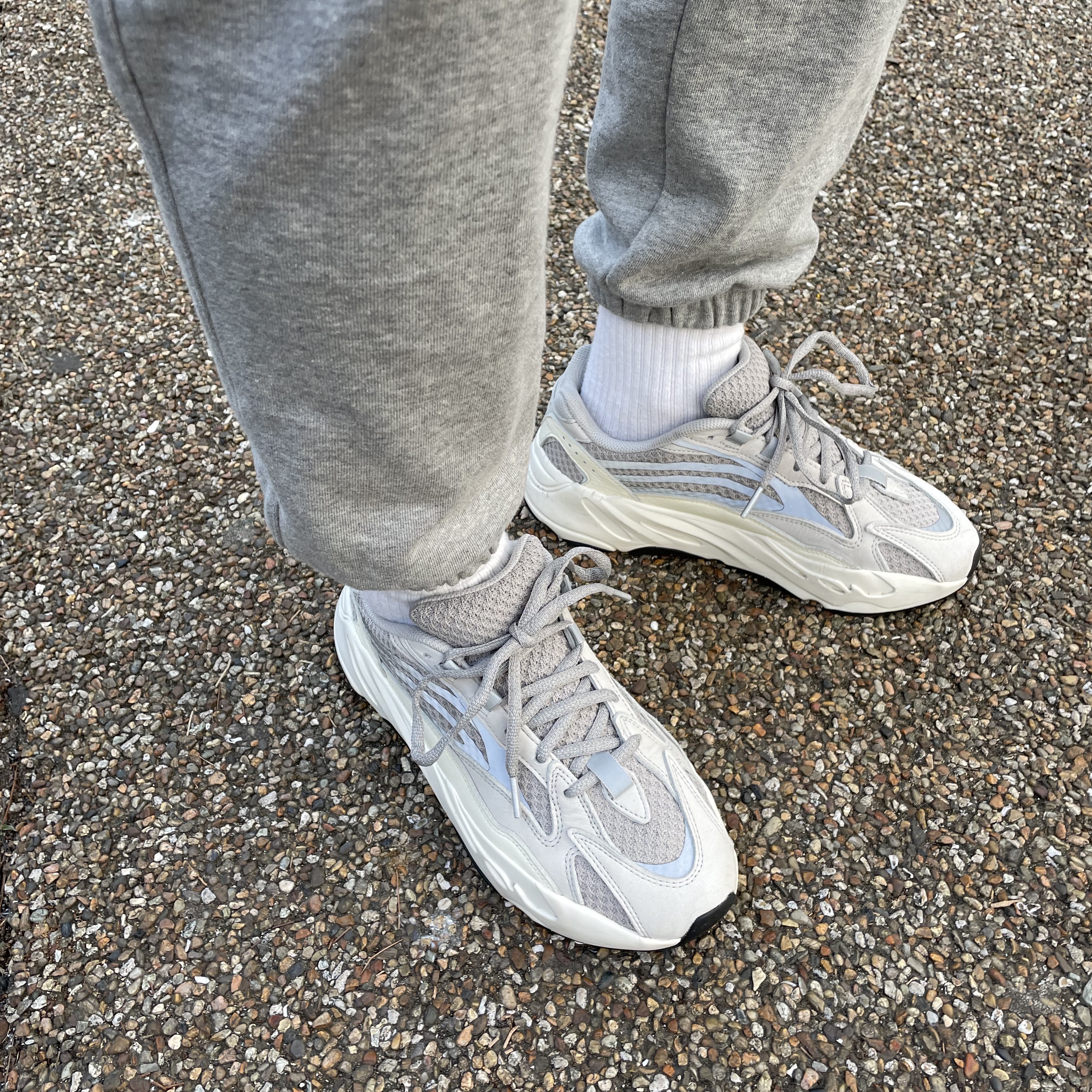 Adidas Yeezy Boost 700 V2 Static 2018 착용 스타일 - 2