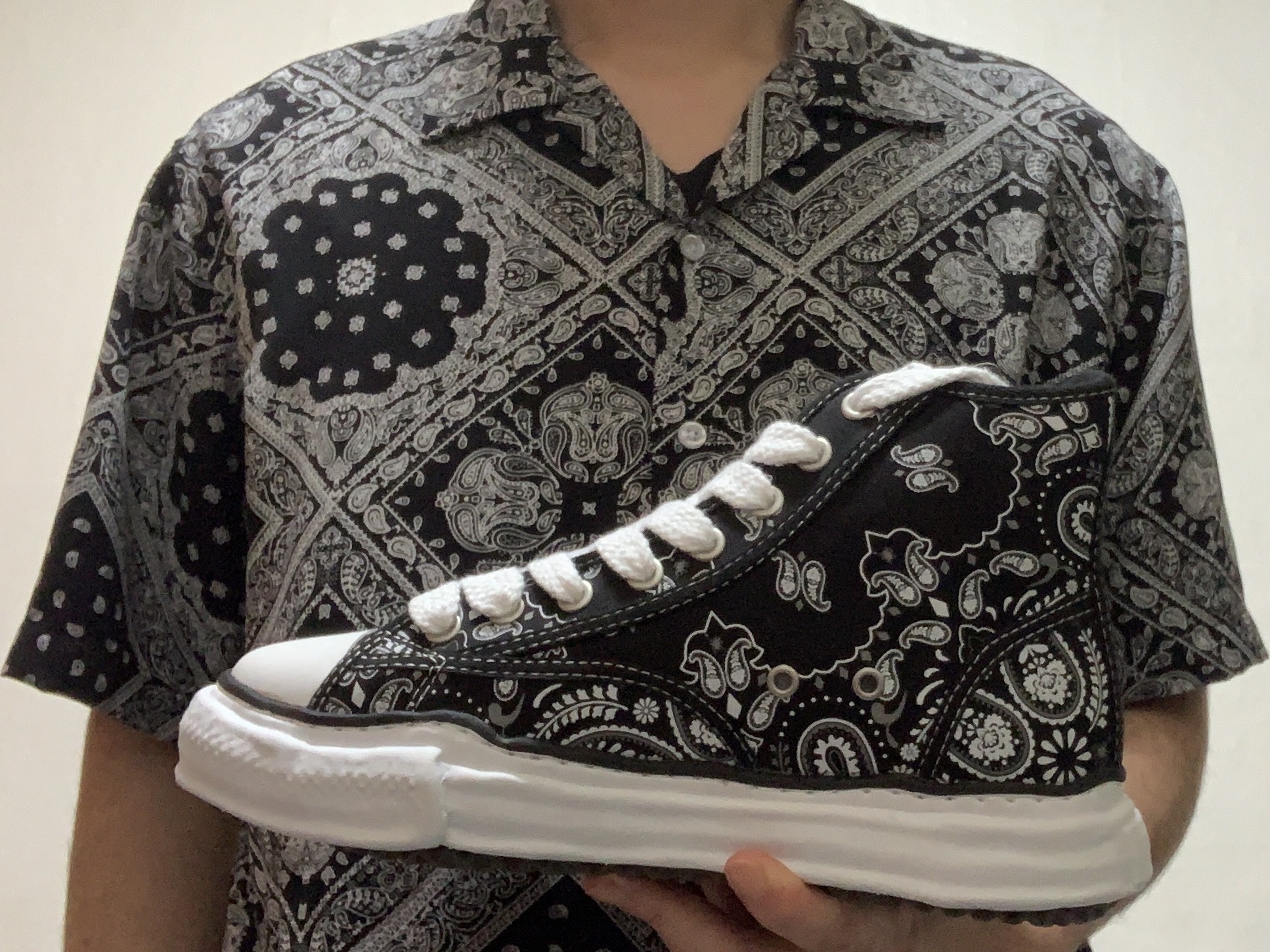 Maison Mihara Yasuhiro Peterson OG Sole Canvas Bandana Low-top Sneakers Black 착용 스타일