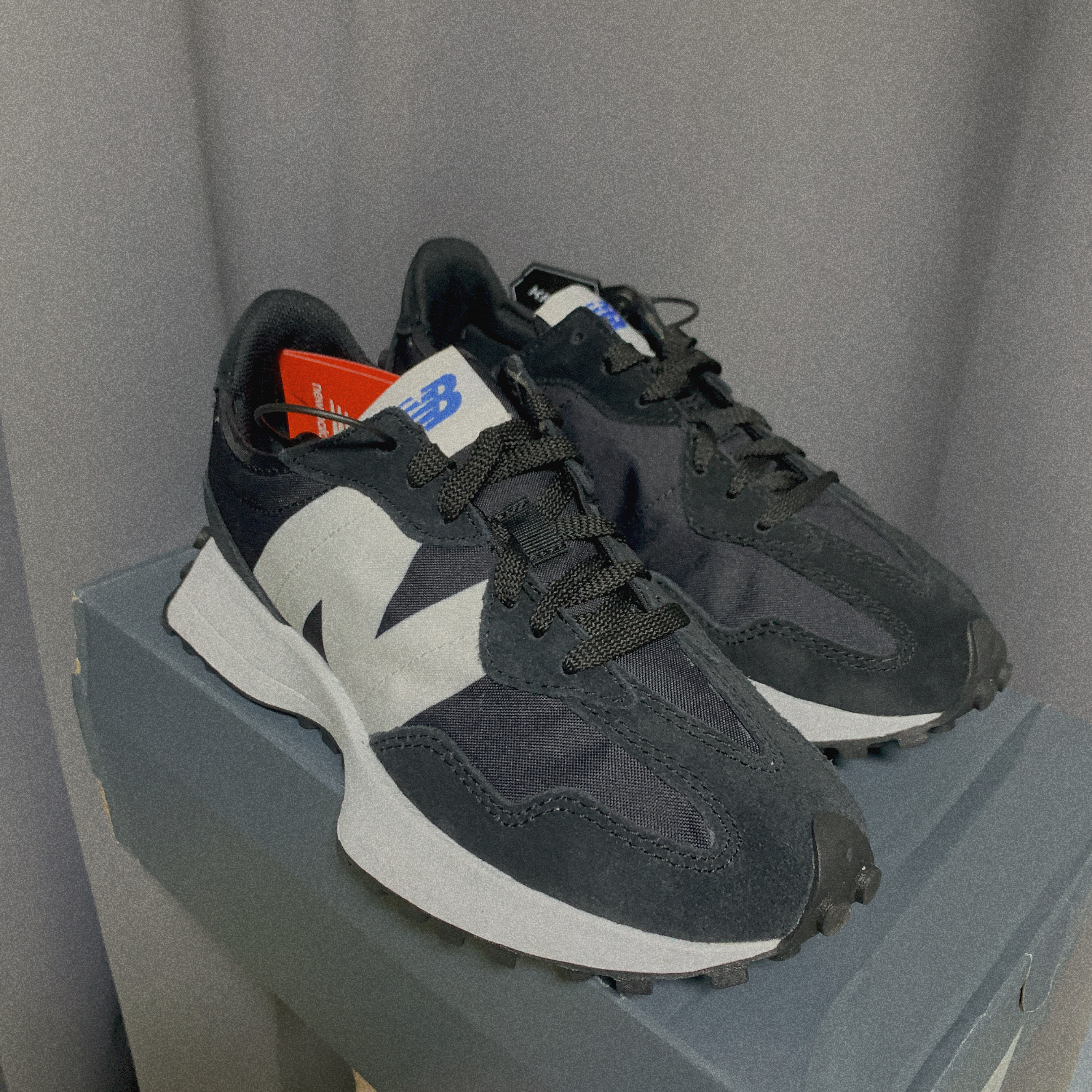New Balance 327 Black 착용 스타일
