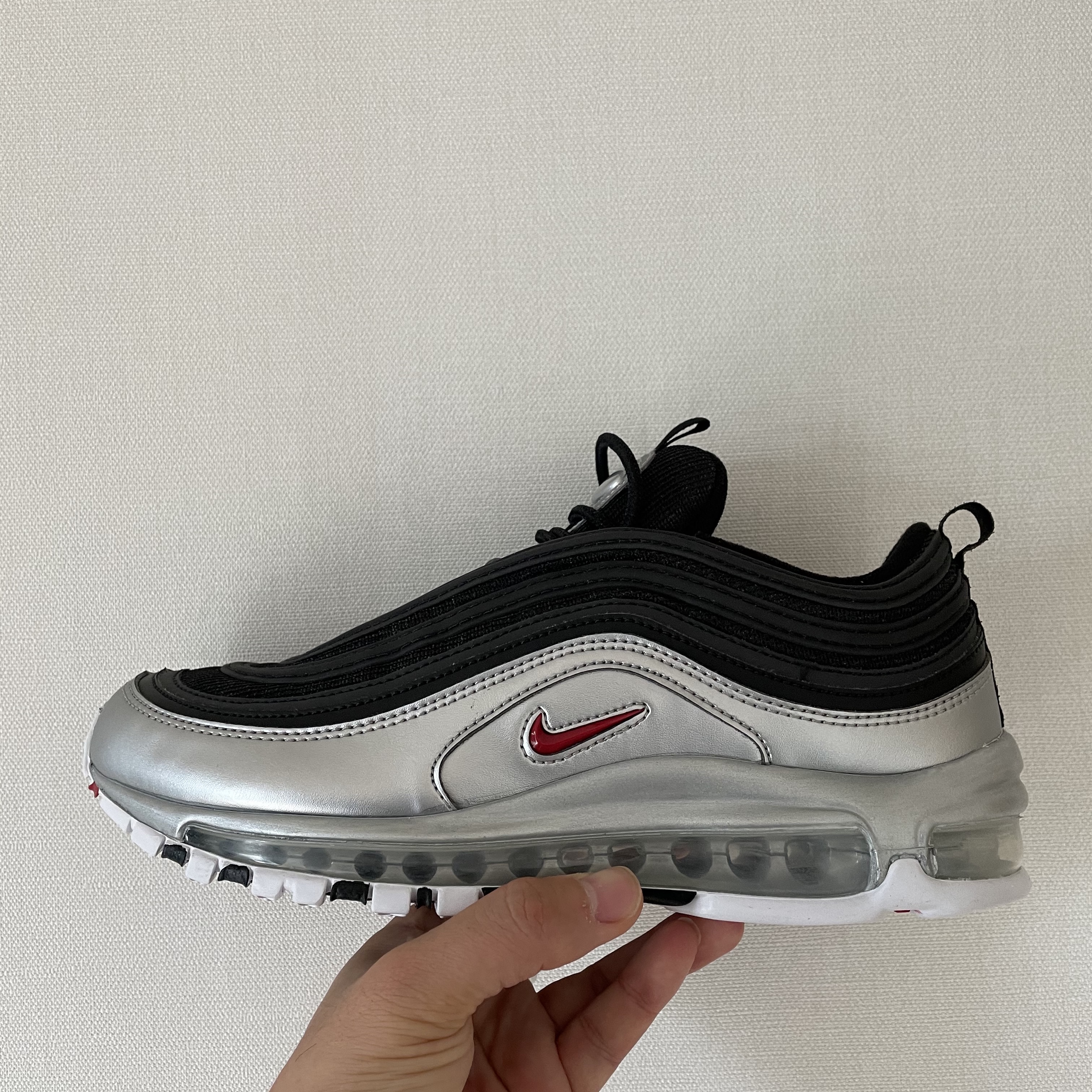 Nike Air Max 97 Silver Black 착용 스타일