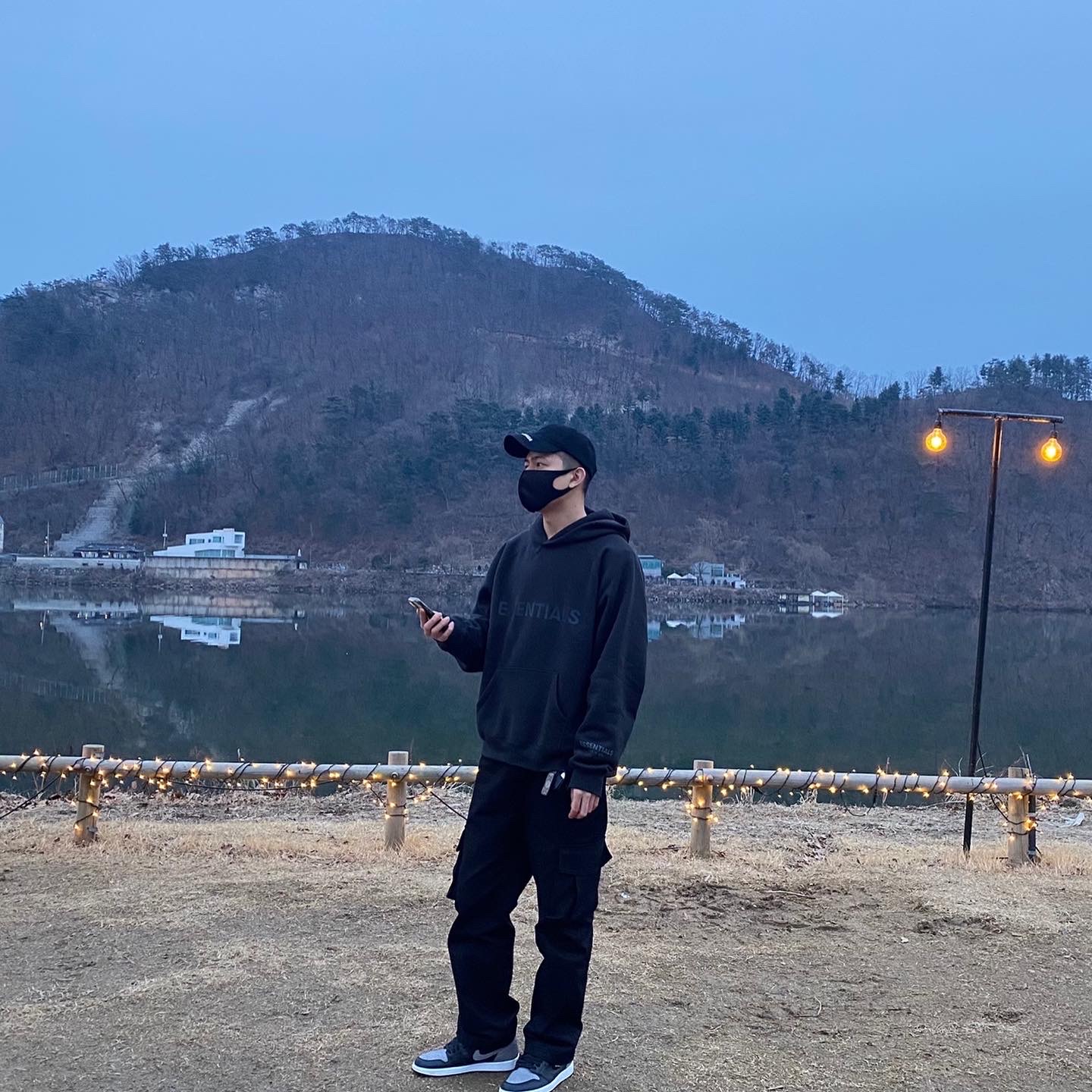Essentials 3D Silicon Applique Pullover Hoodie Dark Slate/Black 2020, Jordan 1 Retro High OG Shadow 2018 착용 스타일