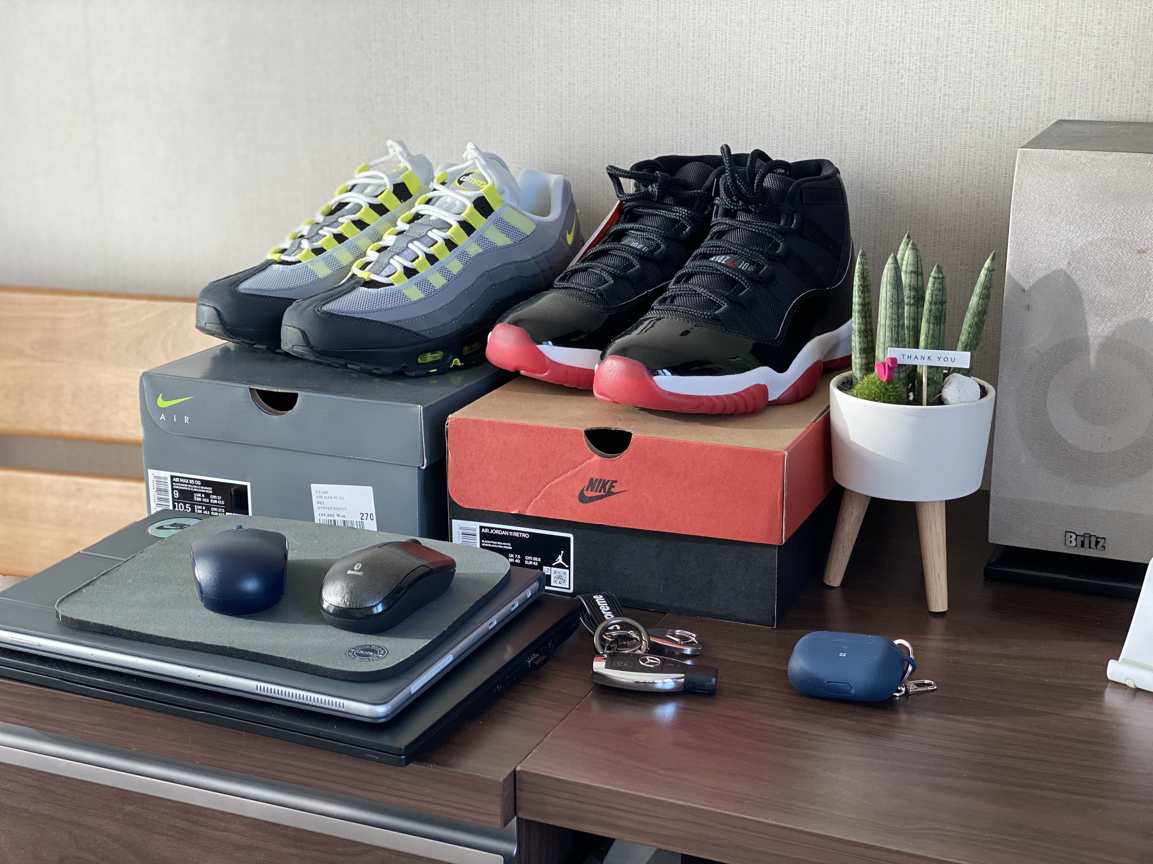 Nike Air Max 95 OG Neon Yellow 2020, Jordan 11 Retro Bred 2019 착용 스타일