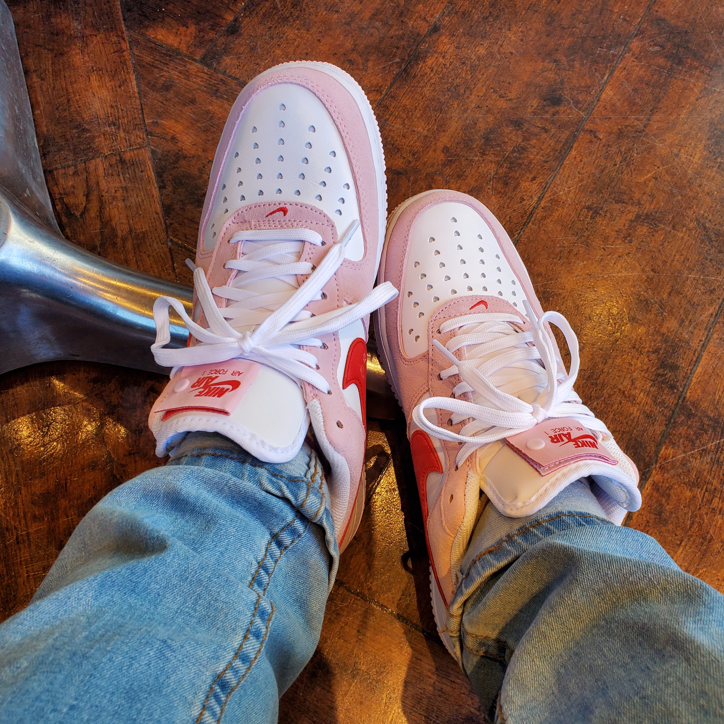 Nike Air Force 1 '07 QS Valentine's Day 착용 스타일