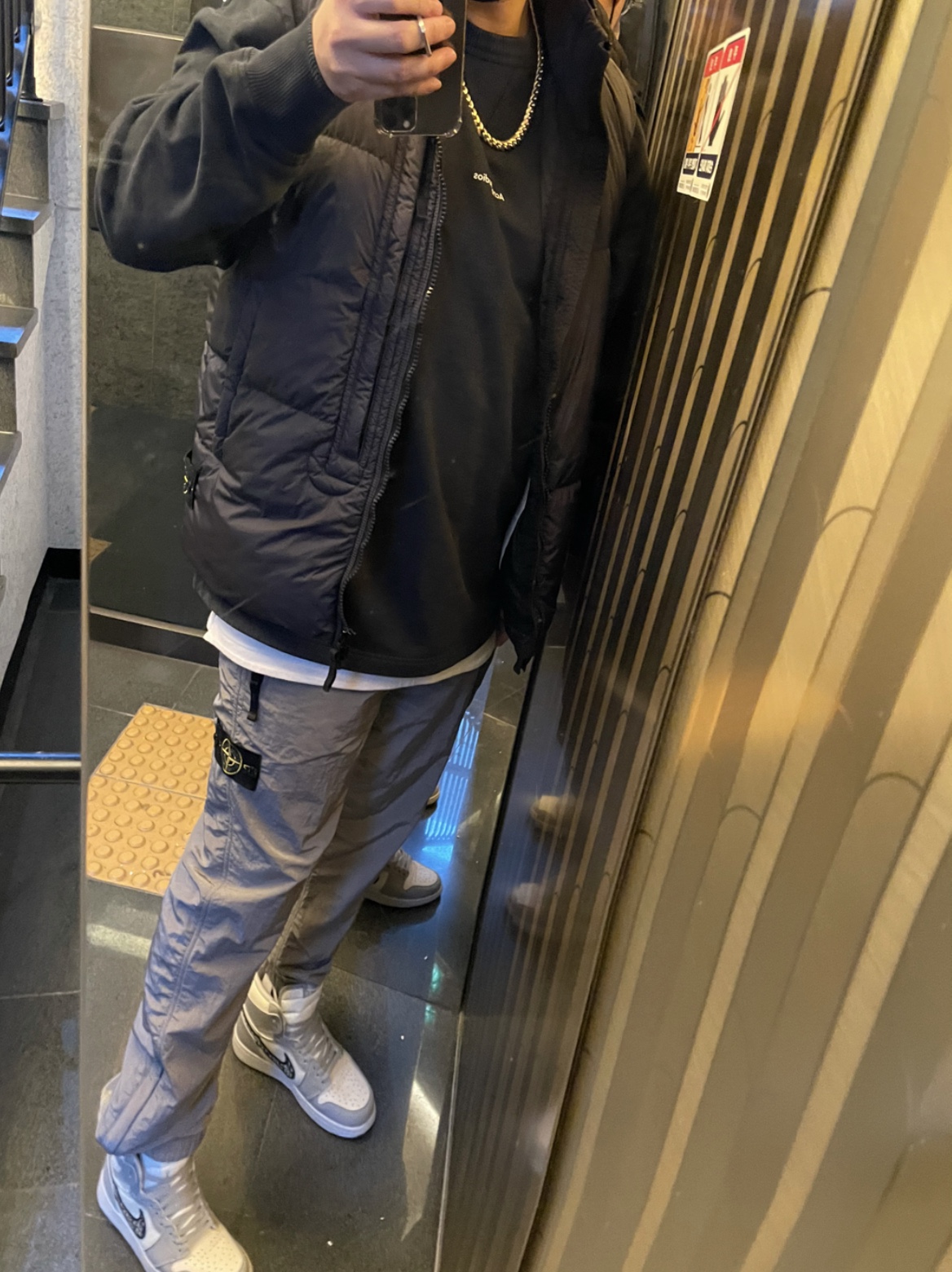Jordan 1 x Dior High OG, Supreme x Stone Island Camo Cargo Pants Black - 19SS 착용 스타일
