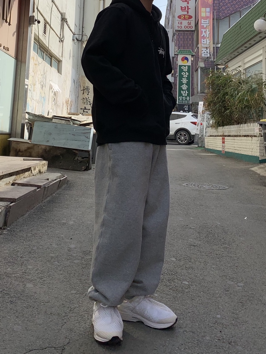 Asics x Vivienne Westwood Gel-Kayano 26 Birch White, Nike x Stussy NRG BR Fleece Pants Grey 착용 스타일 - 1