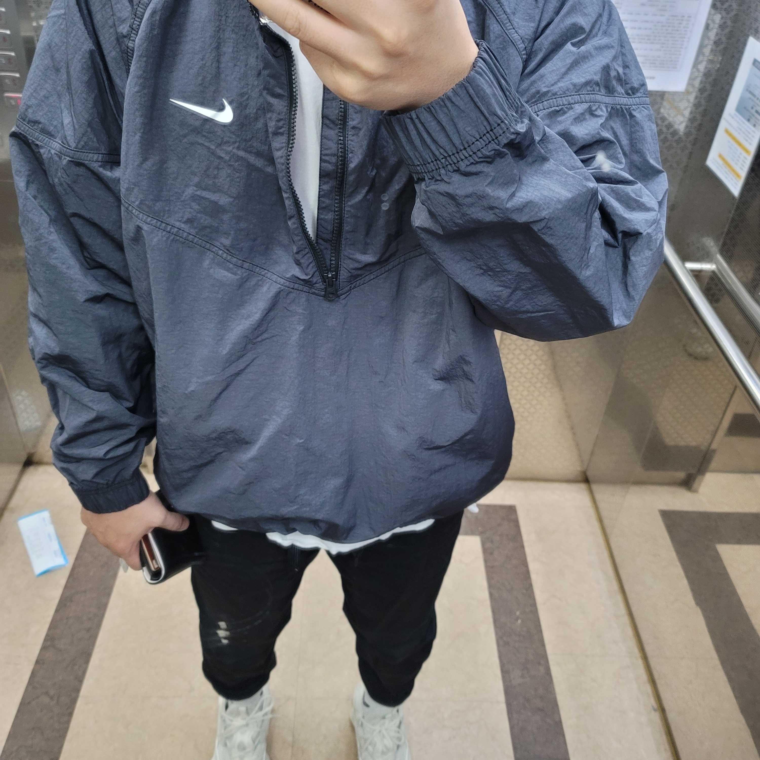 Nike x Stussy Windrunner Jacket Off Noir, Adidas Yeezy 500 Bone White 착용 스타일 - 1