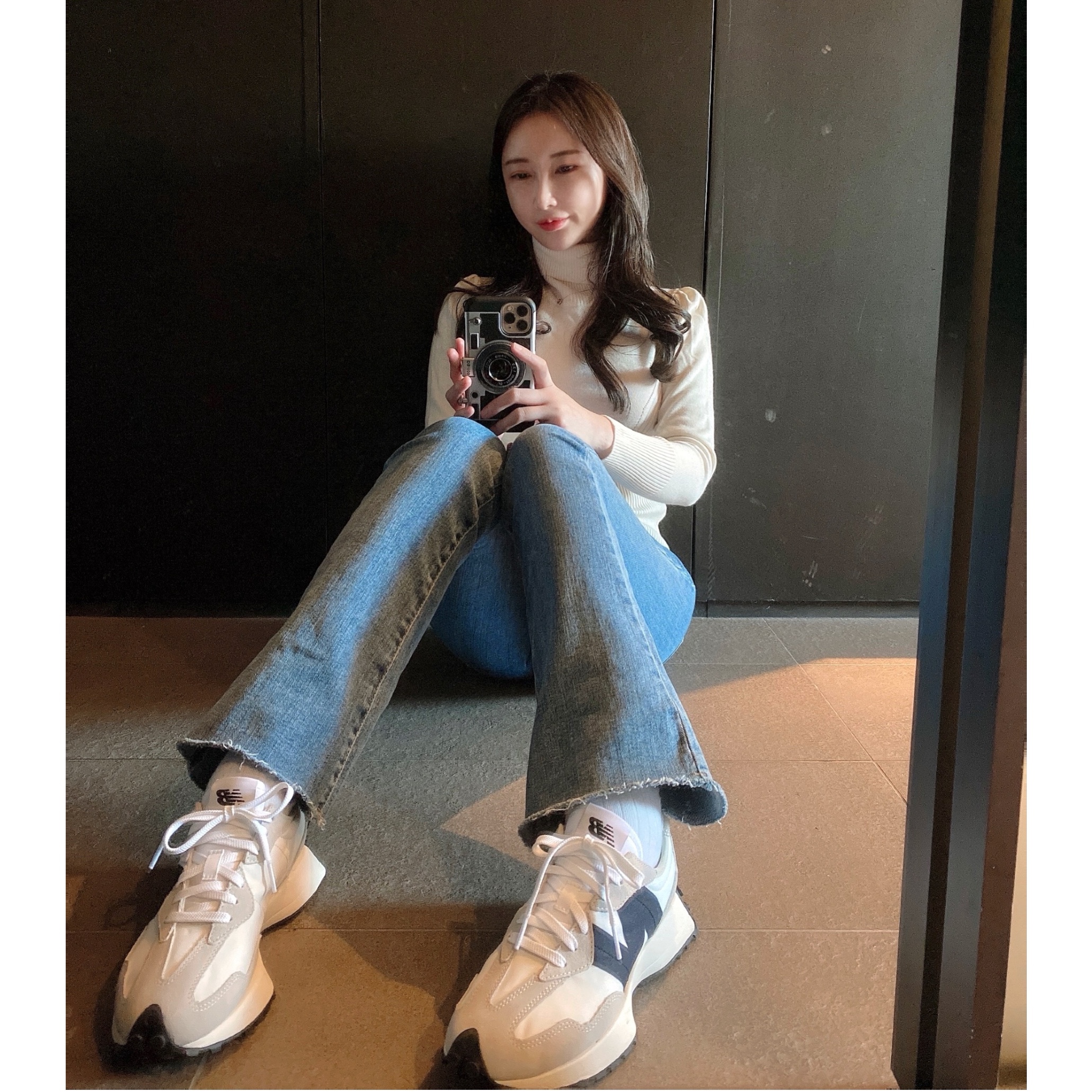 New Balance 327 White Black 착용 스타일 - 1