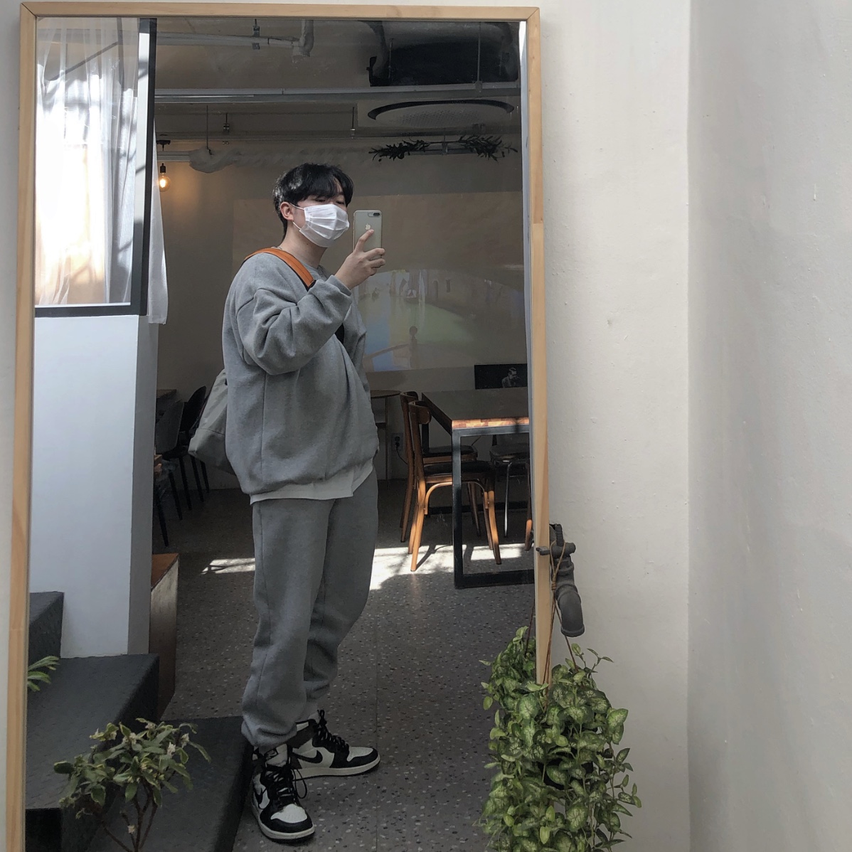 Jordan 1 Retro High OG Black Mocha 착용 스타일