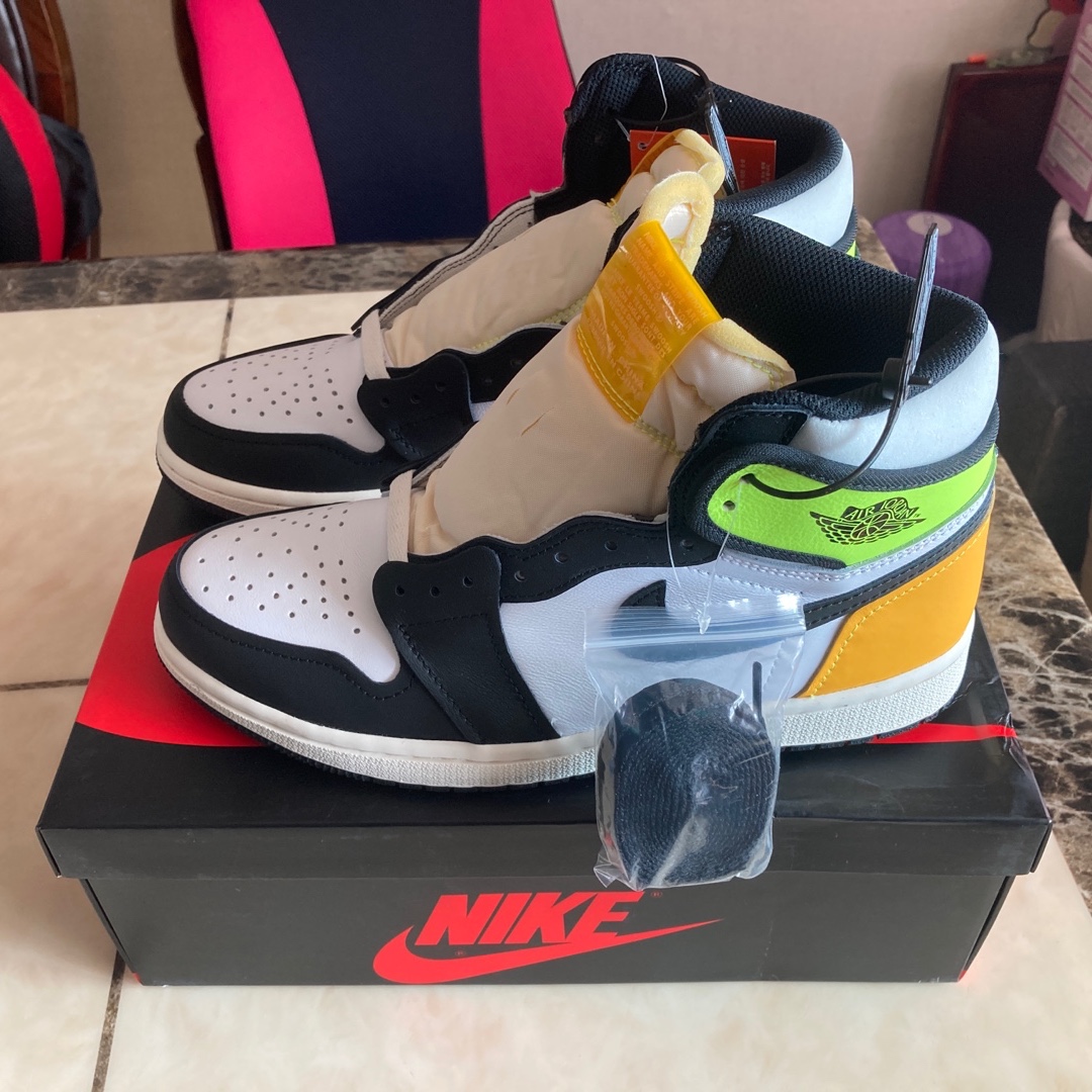 Jordan 1 Retro High OG Volt Gold 착용 스타일
