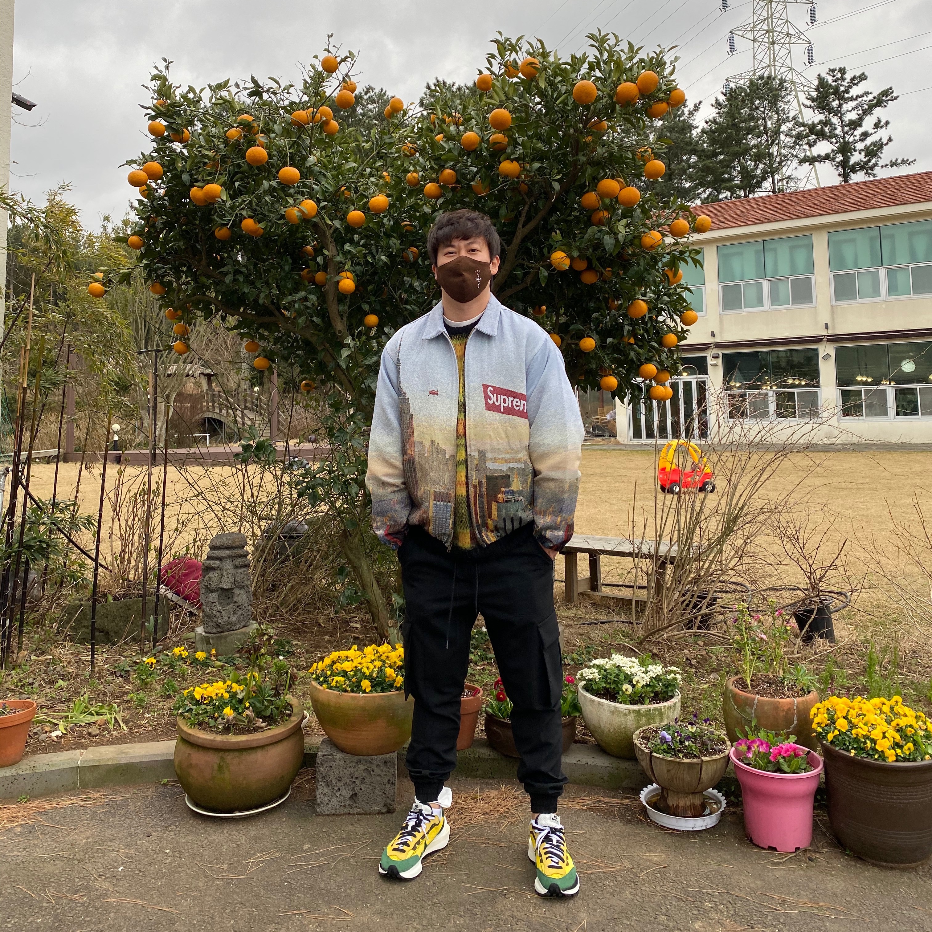 Supreme Aerial Tapestry Harrington Jacket - 20FW, Nike x Sacai VaporWaffle Tour Yellow & Gorge Green Sail 착용 스타일 - 2