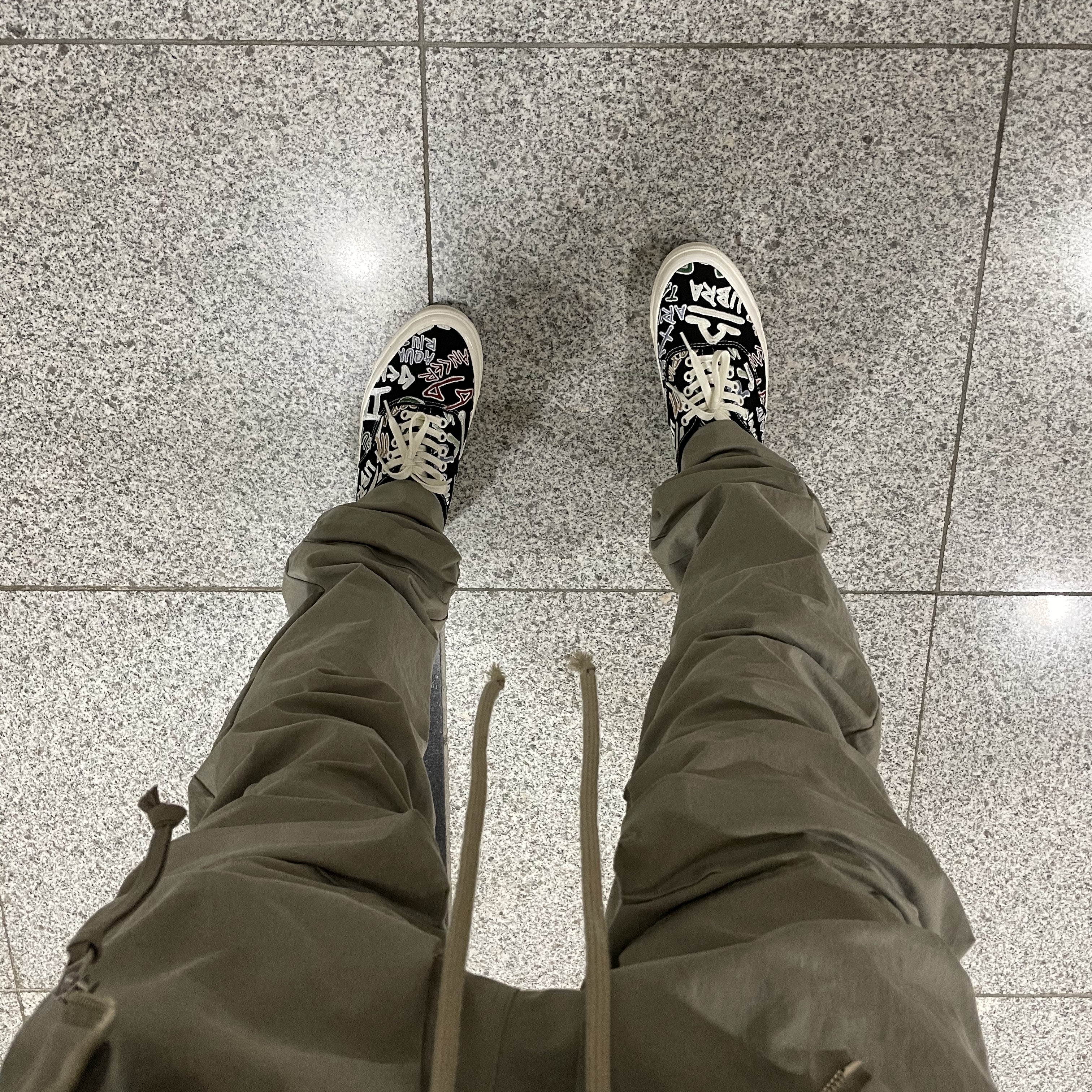 Vans Vault OG Authentic LX Zodiac 착용 스타일