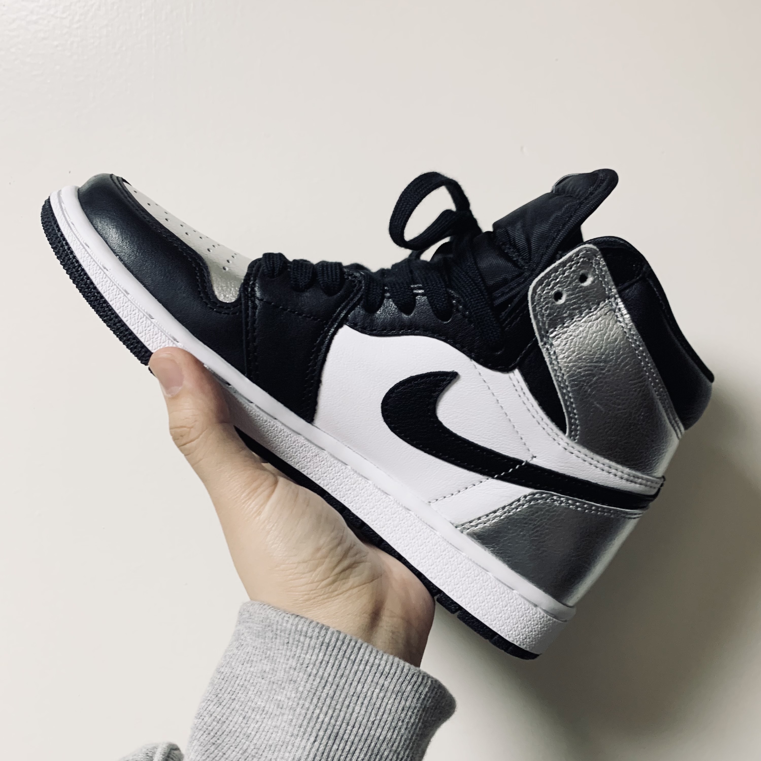 (W) Jordan 1 Retro High OG Silver Toe 착용 스타일