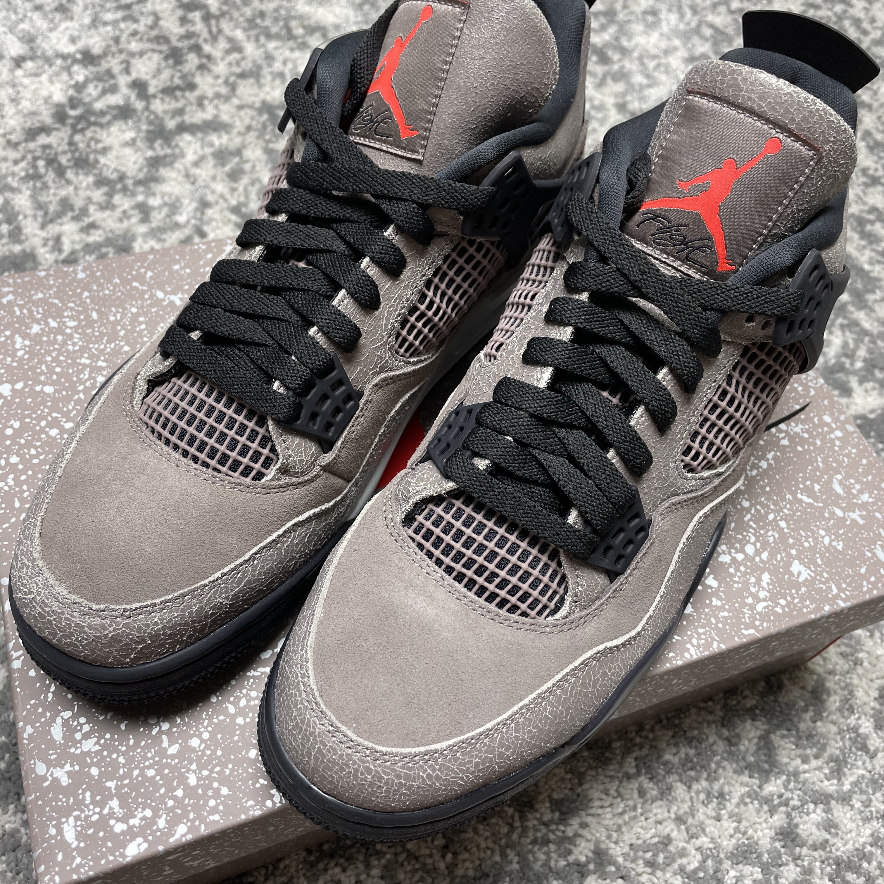Jordan 4 Retro Taupe Haze 착용 스타일