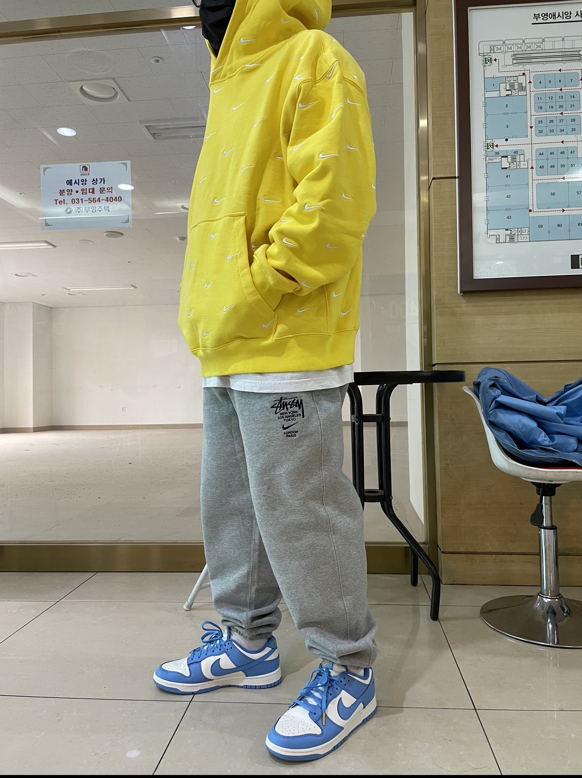 Nike NRG Swoosh Logo Hoodie Chrome Yellow, (W) Nike Dunk Low Coast 착용 스타일