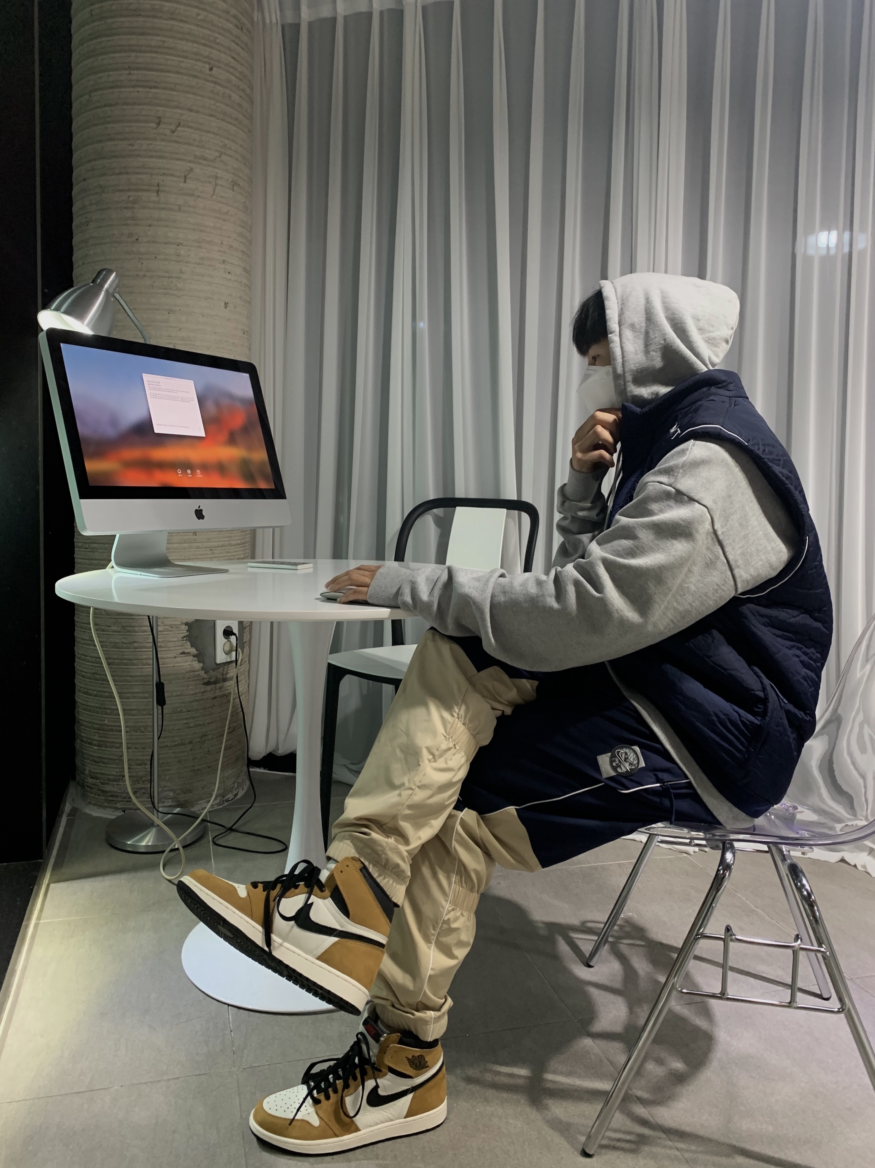 Jordan 1 Retro High Rookie of the Year, Nike x Cav Empt Vest Navy 착용 스타일